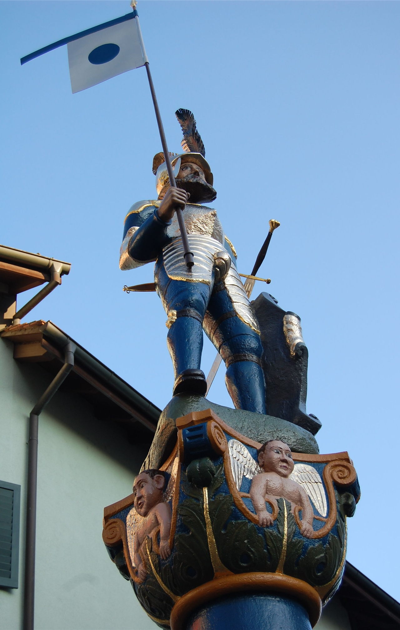 Alter Ritter glänzt wie neu