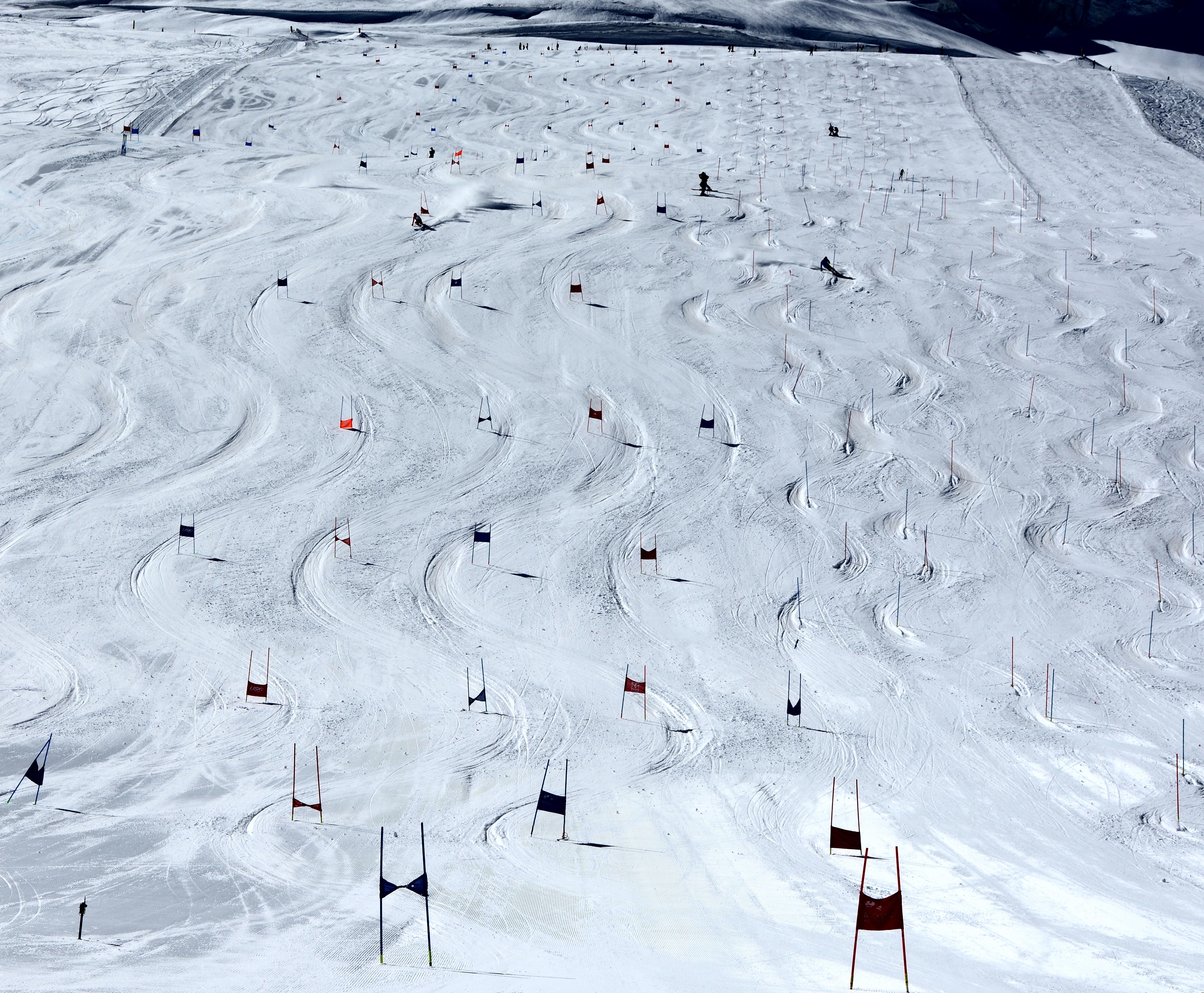 Dichtestress in Saas Fee: Der Gletscher der Schweizer Skifahrer, der den &Ouml;sterreichern geh&ouml;rt