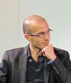 Historiker Yuval Noah Harari glaubt, der Mensch denke in Algorithmen und funktioniere wie ein komplexer Supercomputer.
