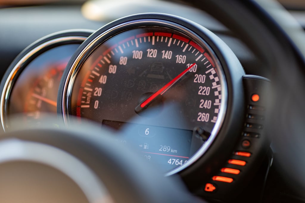 Mann rast mit 181 km/h über Landstrasse