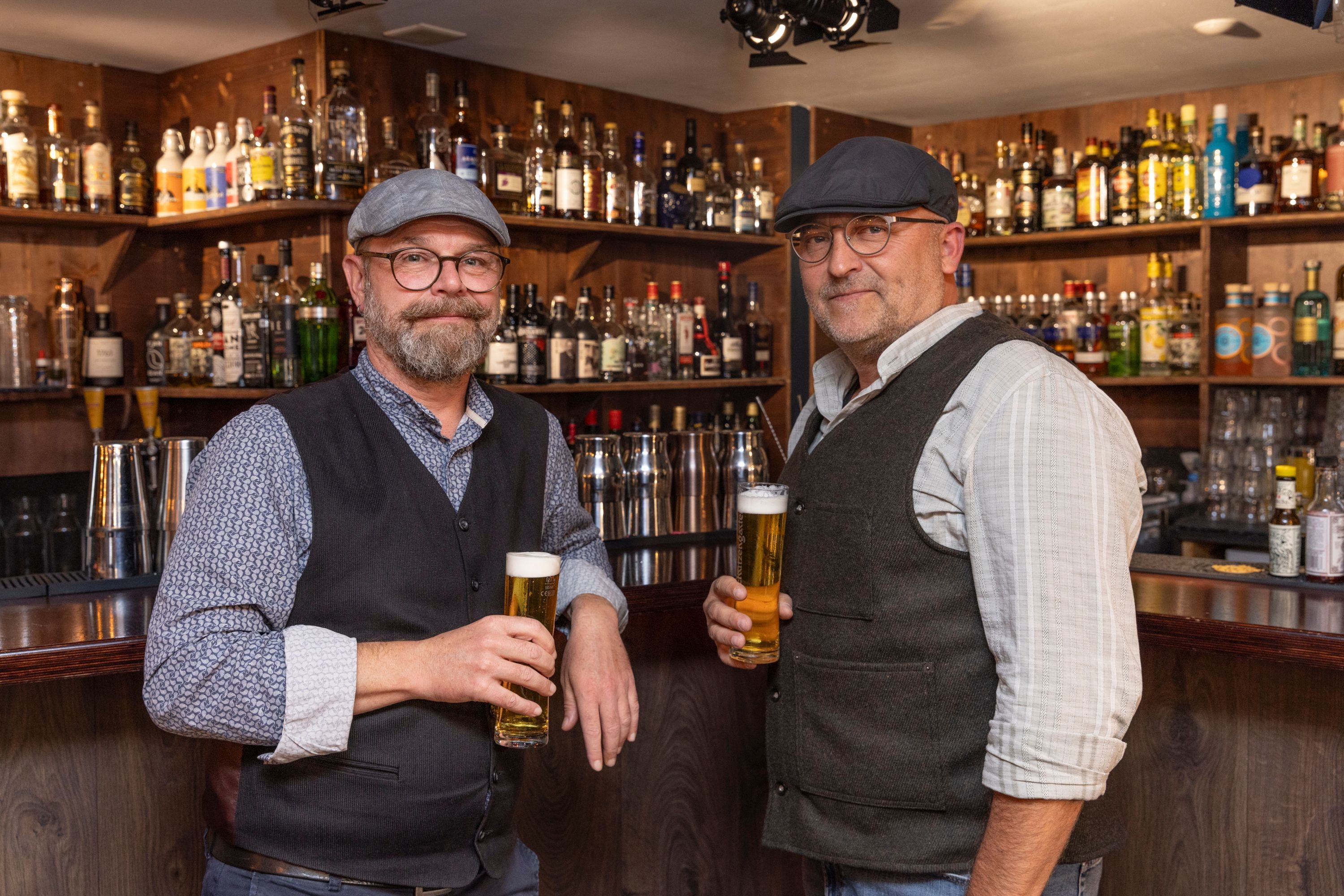 Leseb-hne-im-St-Galler-Maverick-s-Basler-Trio-im-Frauenfelder-Eisenwerk-Vortrag-ber-Nazis-am-Stadttheater-St-Gallen