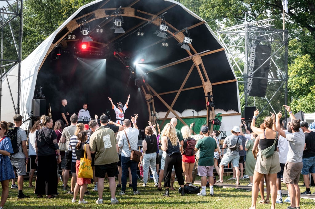 Am Wochenende wird Frauenfeld nachhaltig, divers und inklusiv +++ Zusätzliche Führungen in der Ausstellung Dix-Dietrich +++ Kultthriller «Bound» im Kinok-Open-Air