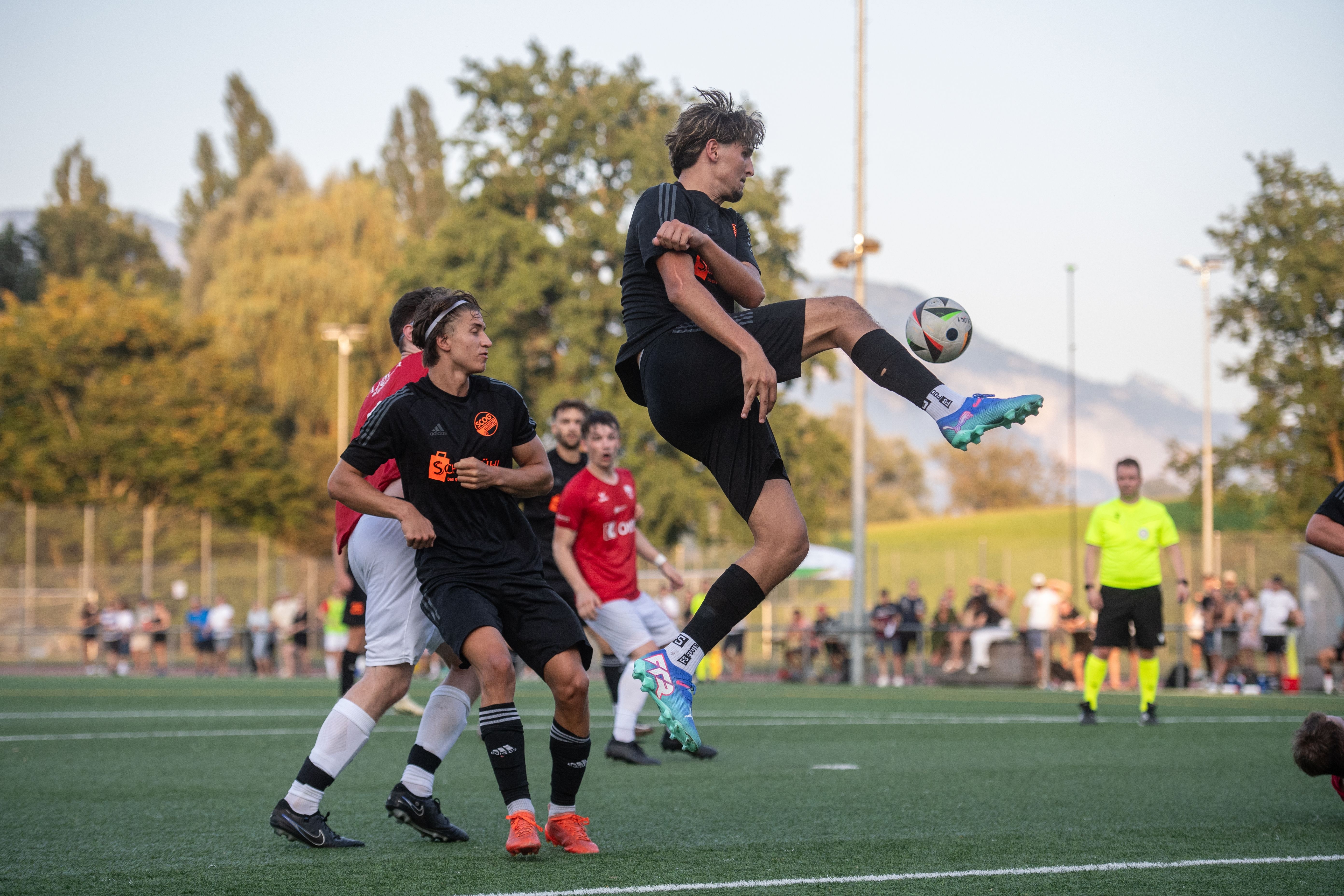 -Eine-grosse-lebendige-Fussballfamilie-FC-Sarnen-steht-auf-solidem-Terrain