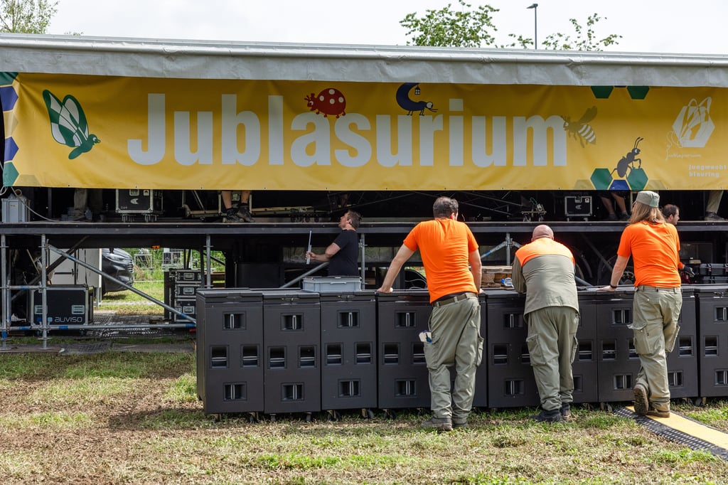 Aufbau-Jublasurium-Erwartet-werden-mehr-als-10-000-Kinder-und-Jugendliche