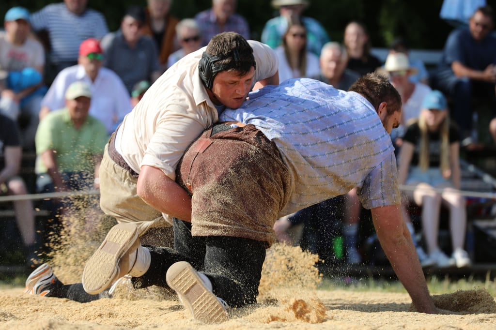 Nick-Alpiger-setzt-sich-gegen-Dominik-Schwegler-durch-und-gewinnt-den-Baldegg-Schwinget