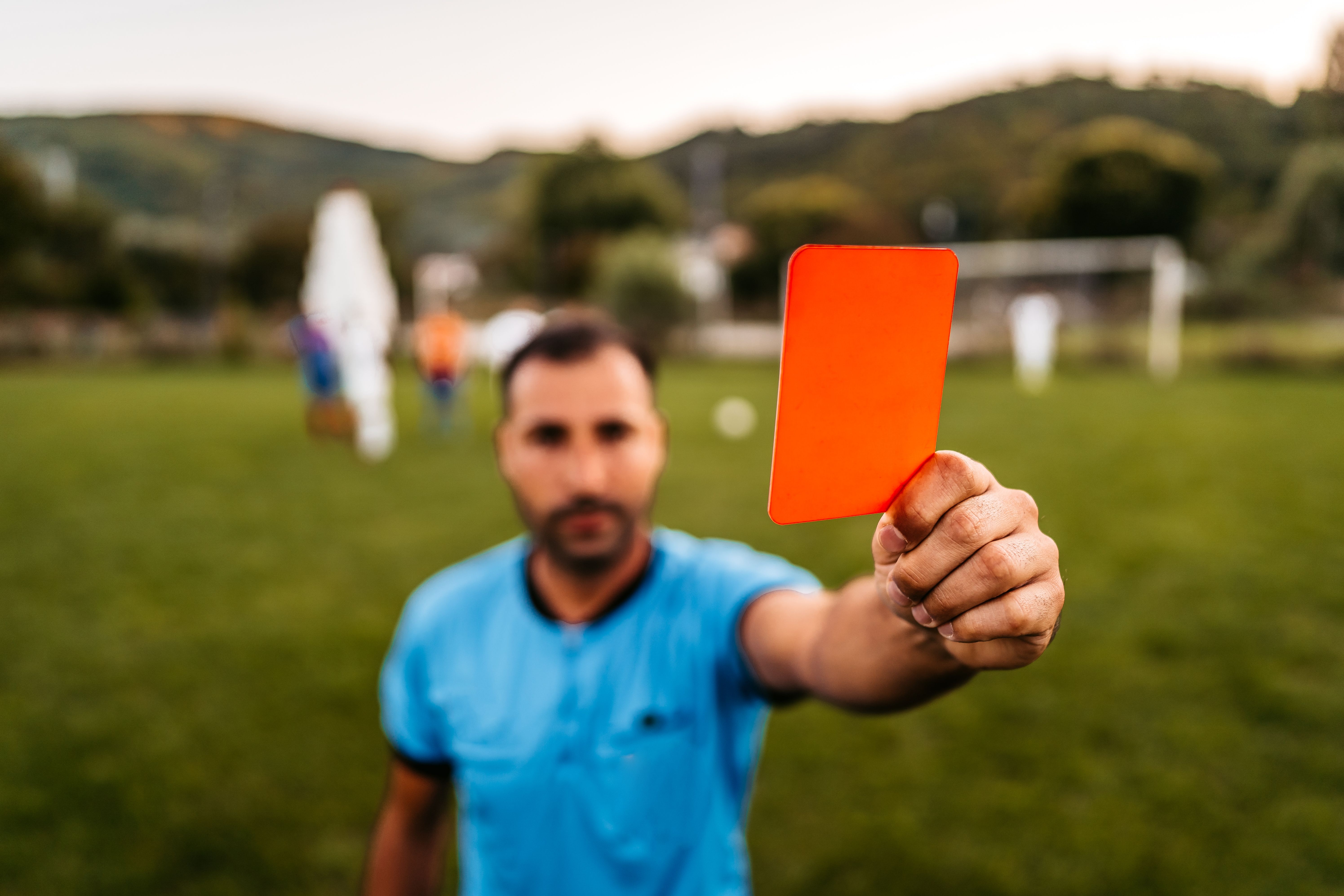 -Es-sind-immer-die-gleichen-Vereine-die-die-Probleme-nicht-im-Griff-haben-St-Galler-Nationalrat-Lukas-Reimann-fordert-besseren-Schutz-f-r-Schiris