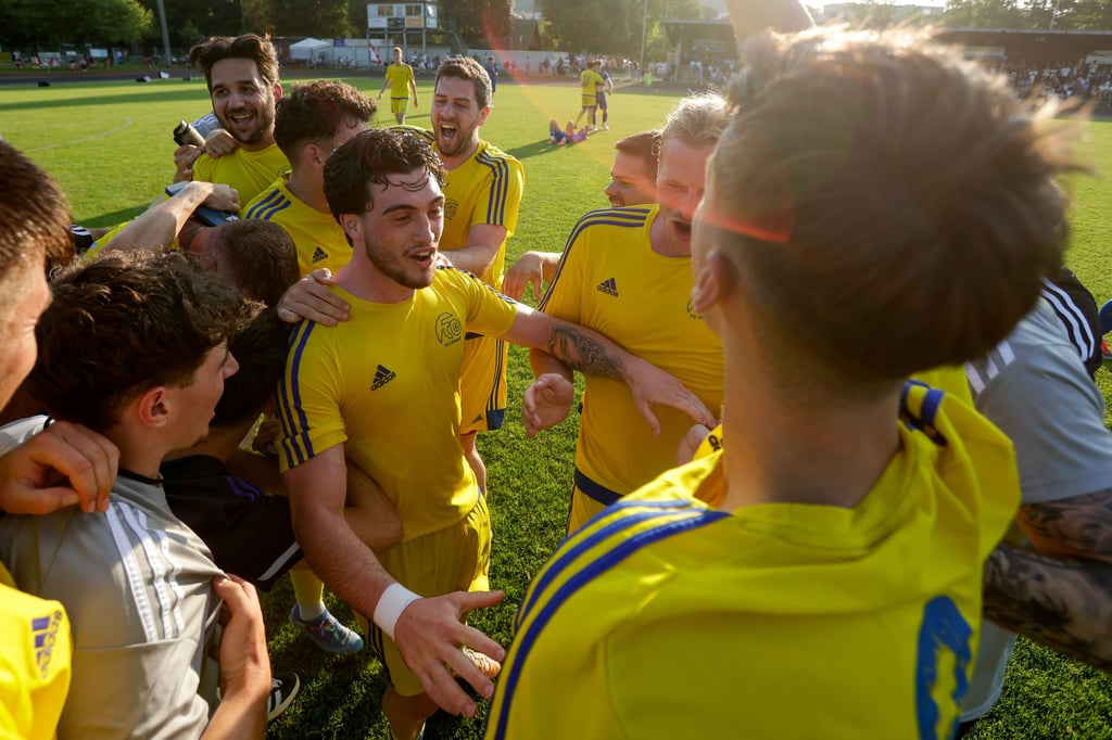 Doppelpack und Bierdusche: Der FC Oftringen schlägt Frick mit 3:2 und steigt in die 2. Liga auf