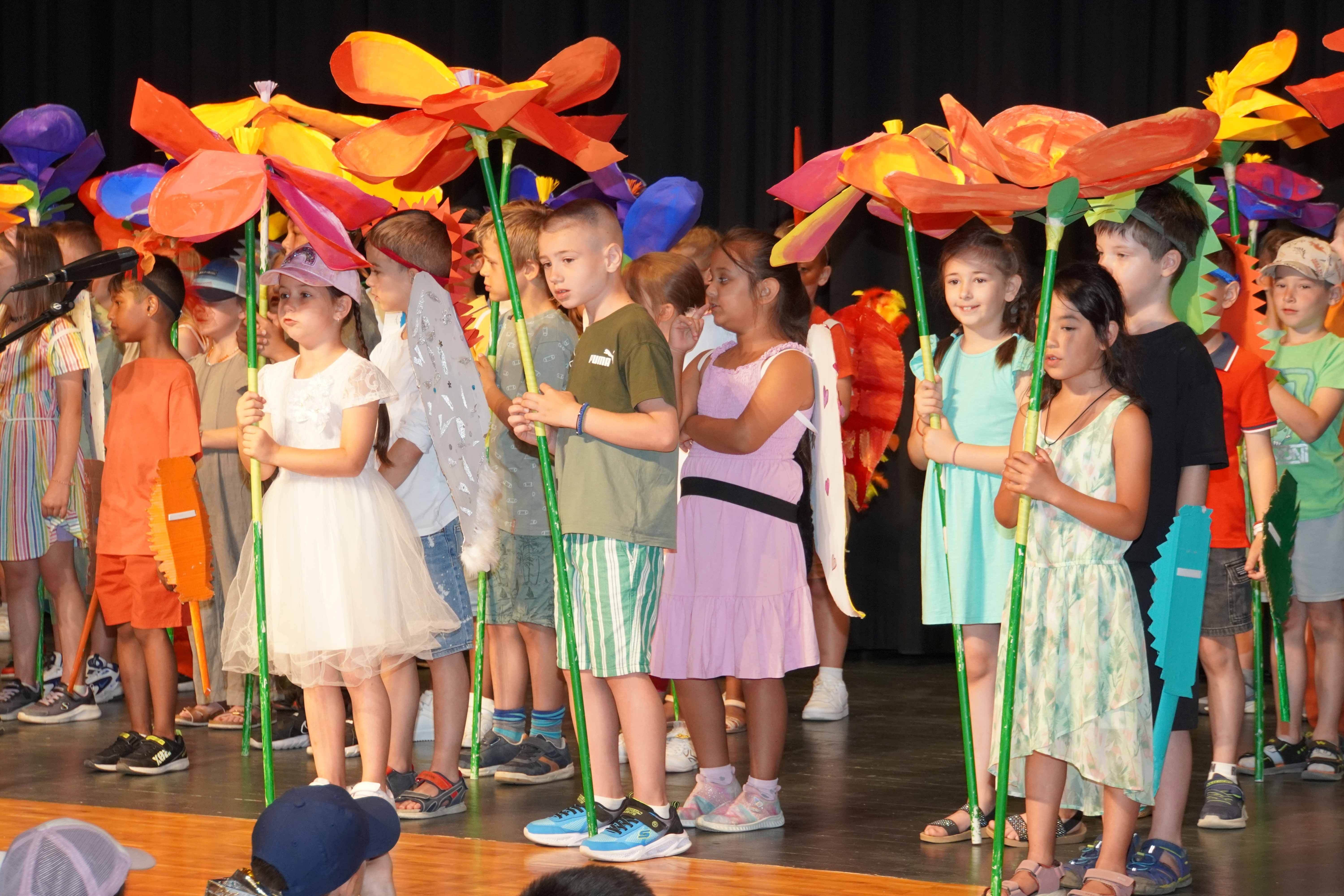 Tr-ume-sind-bunt-und-k-nnen-Wirklichkeit-werden-Buchser-Jugend-pr-sentiert-ihre-Traumwelten