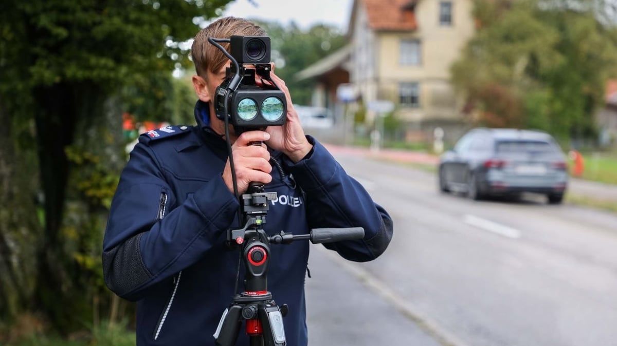 Motorradfahrer ohne Fahrausweis fährt mit 120 km/h innerorts durch Sargans