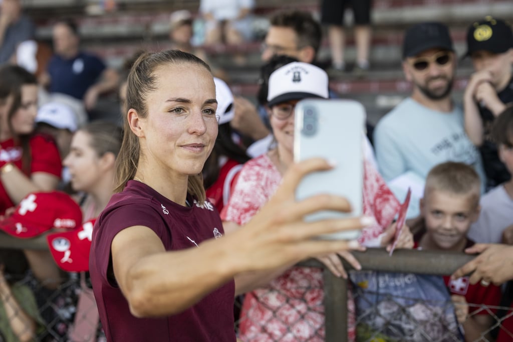 «Ob ich sie bringen soll? Das frage ich mich auch»: Sundhages Gedankenspiele rund Nati-Captain Lia Wälti