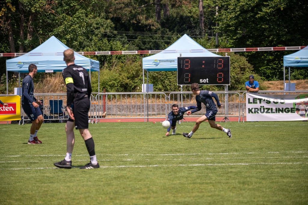 Oberentfeldens Faustballer bezahlen Lehrgeld am Champions Cup