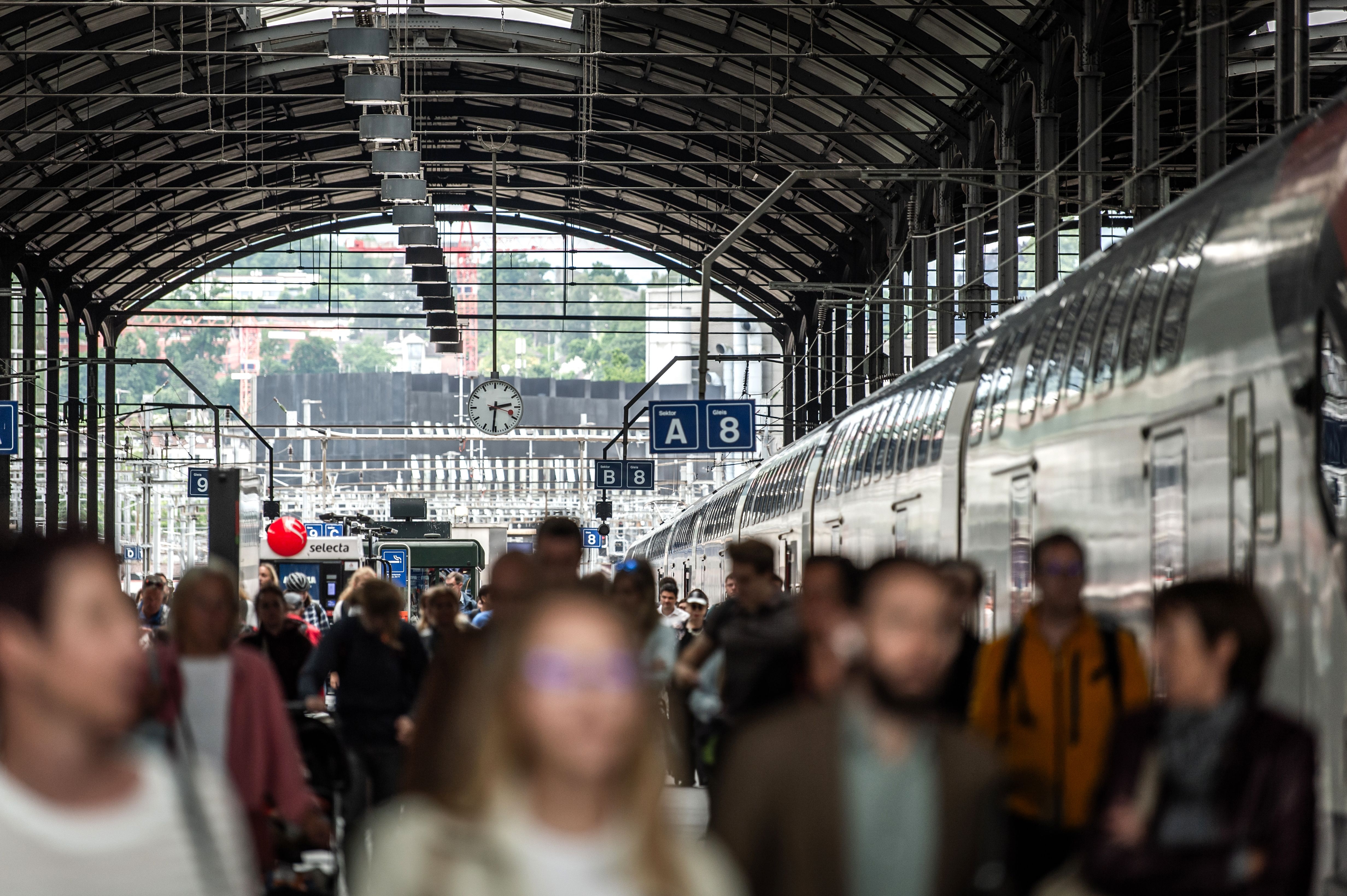 Unbekannter-bespuckt-und-beleidigt-Talmud-Sch-ler-beim-Bahnhof-Luzern