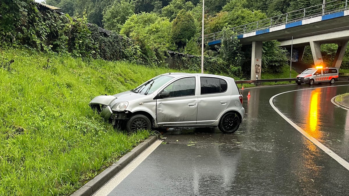 Kanton Luzern: Mehrere Unfälle und ein Brand nach Blitzeinschlag Kanton Luzern: Mehrere Unfälle und ein Brand nach Blitzeinschlag