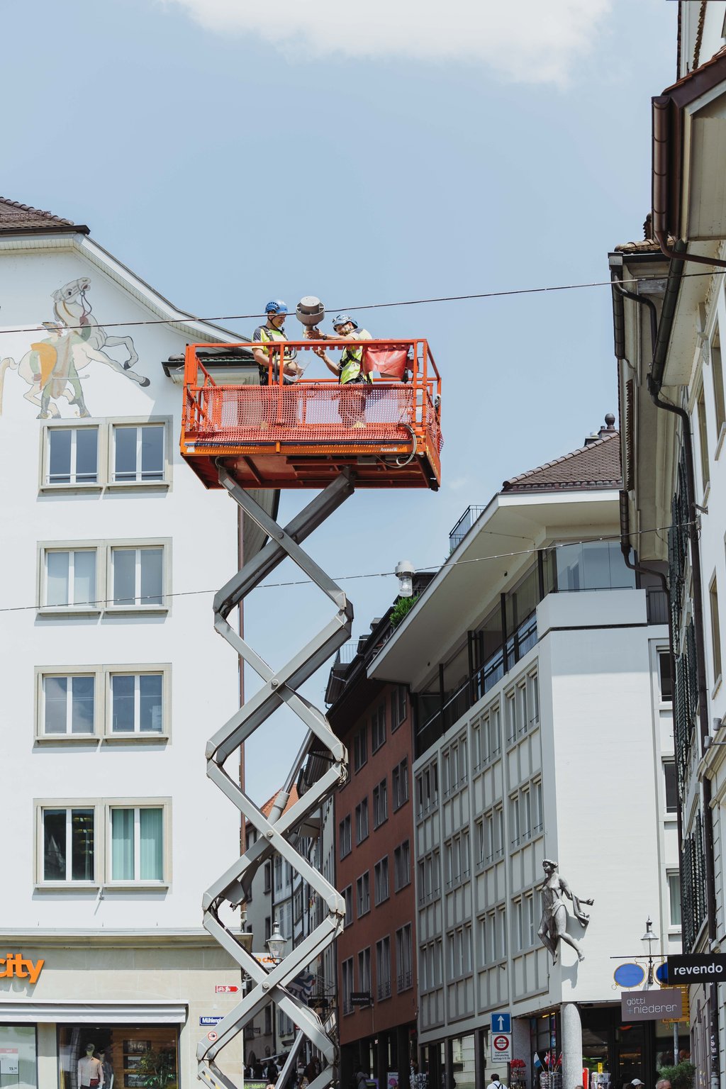 Stadt zündet Strassenlampen im September auch tagsüber an