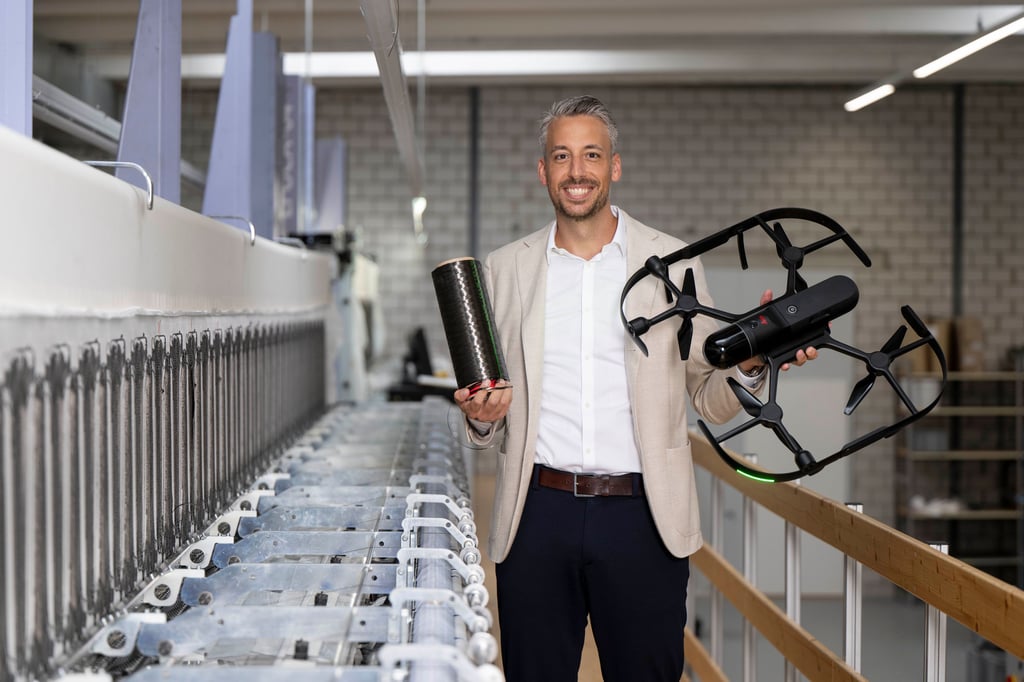 «Die Stickmaschine ist ein universal einsetzbares Gerät»: St.Galler Biontec stickt Karbon-Bauteile für Drohnen und Flugzeuge – und geht nun nach China