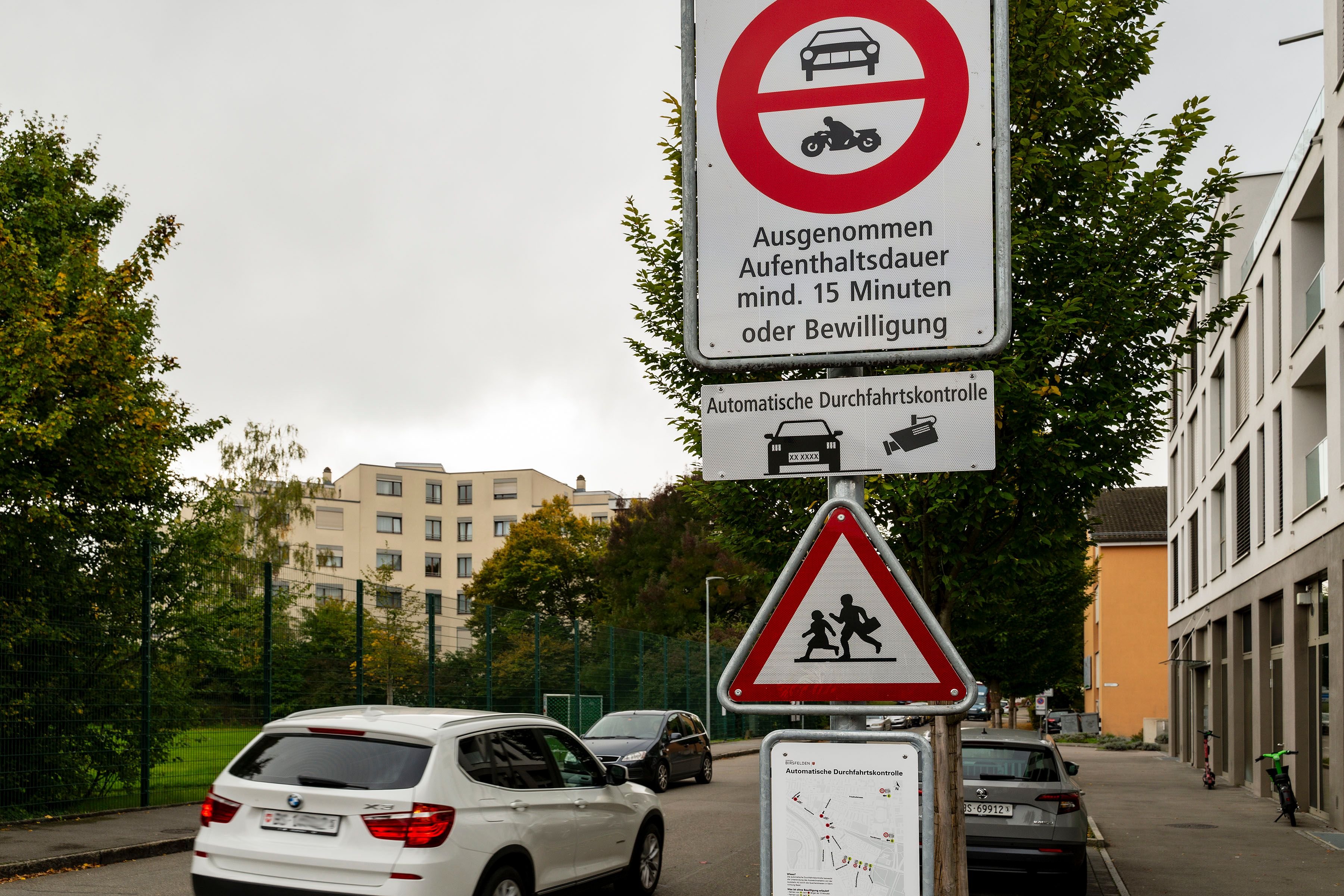 Ein-Viertel-weniger-Verkehr-in-den-Quartieren-Birsfelden-zieht-positives-Fazit-zu-umstrittener-Durchfahrtskontrolle