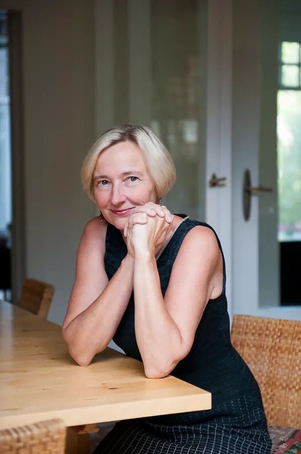 Ute-Krause-liest-in-Frauenfeld-Theagovia-Theater-spielt-Tschechow-Giuseppe-Gracia-ber-die-Macht-der-Medien