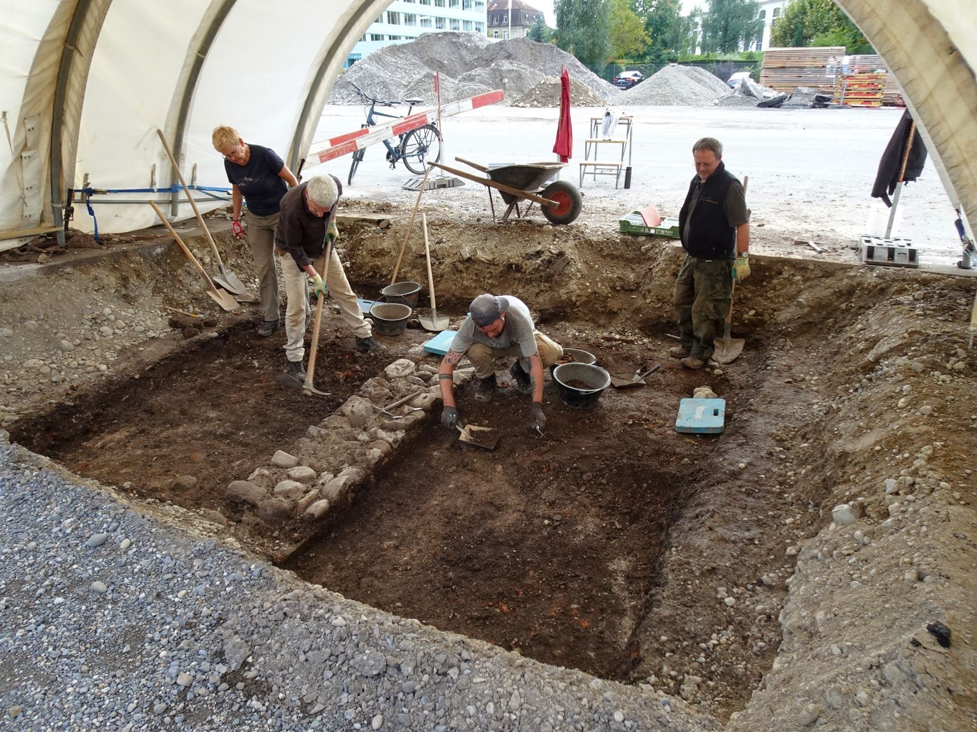 Unter-dem-Verena-cker-liegen-mehr-r-mische-berreste-als-erwartet-Was-das-f-r-das-geplante-Bauprojekt-bedeutet