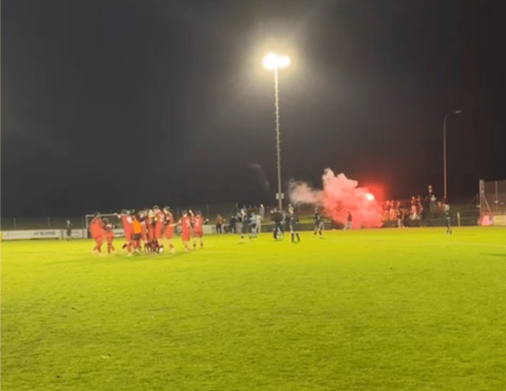 «Schiedsrichter hat falsch reagiert» – Nach Pyro-Skandal in Bronschhofen wird das Fussballspiel gegen Frauenfeld neu ausgetragen