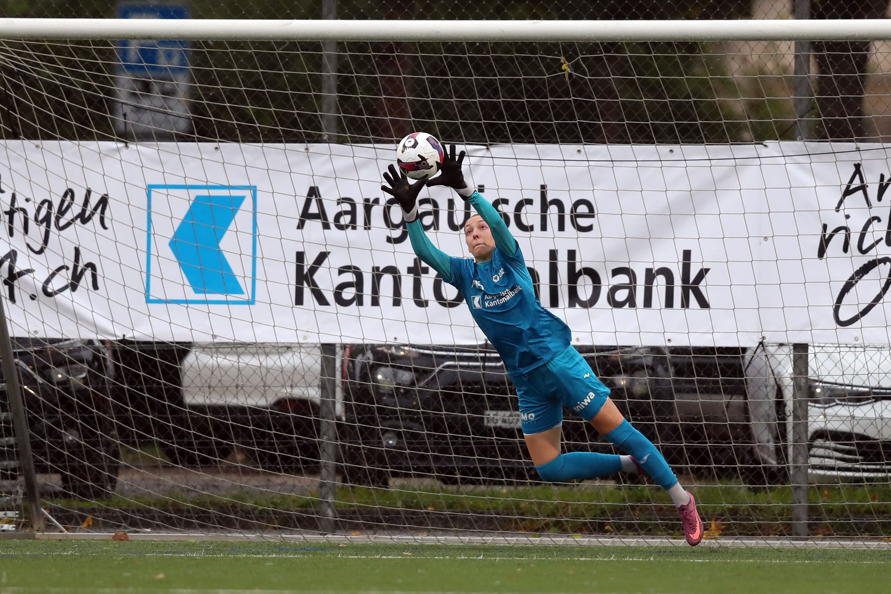 -Ich-hatte-einfach-keine-Angst-vor-dem-Ball-Red-Boots-Goalie-Enna-Doulis-r-ckt-vor-der-Cup-Partie-ins-Rampenlicht