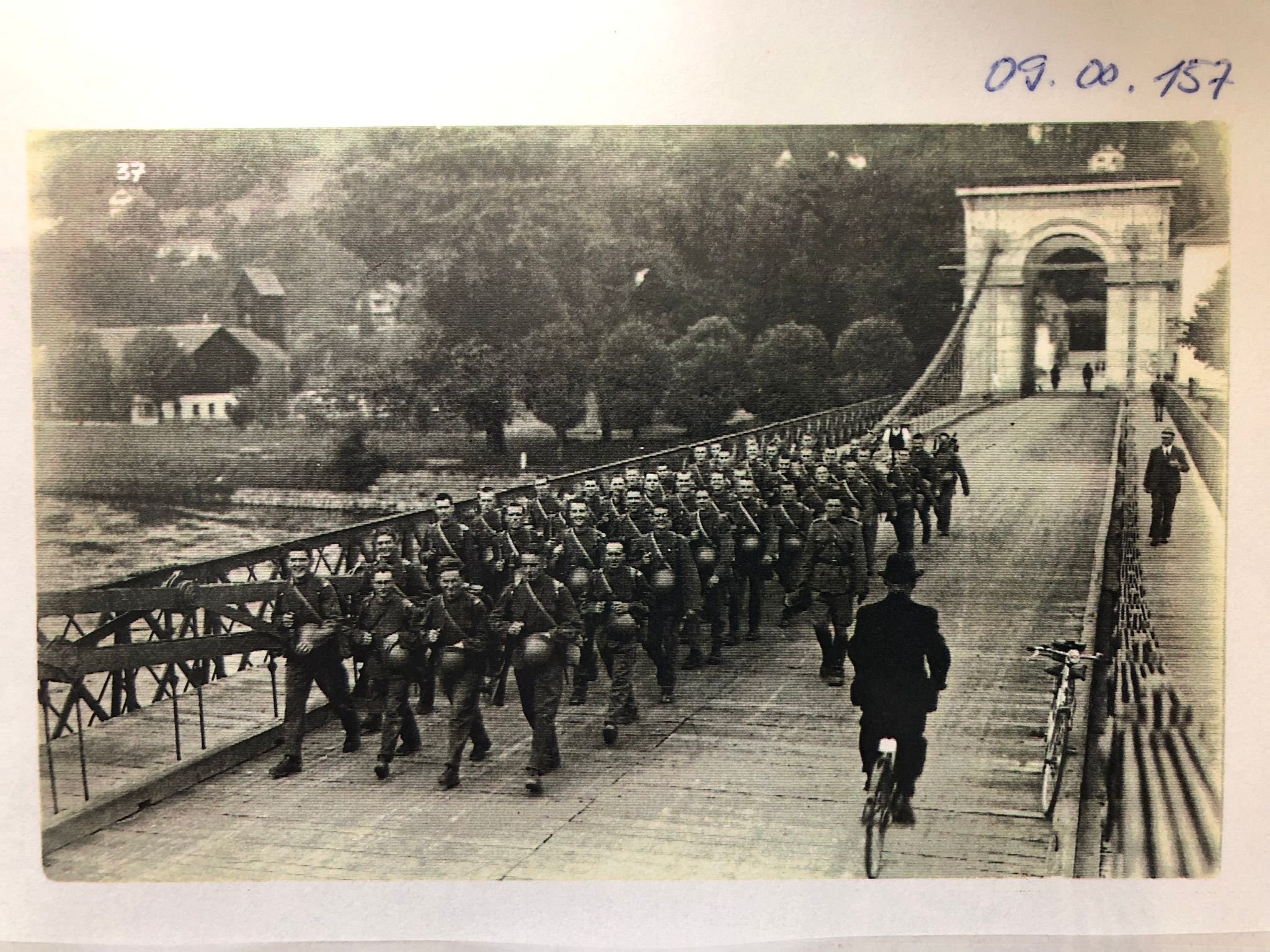 100-Geschichten-aus-100-Jahren-Zum-Jubil-um-erscheinen-ganz-besondere-Aarauer-Neujahrsbl-tter