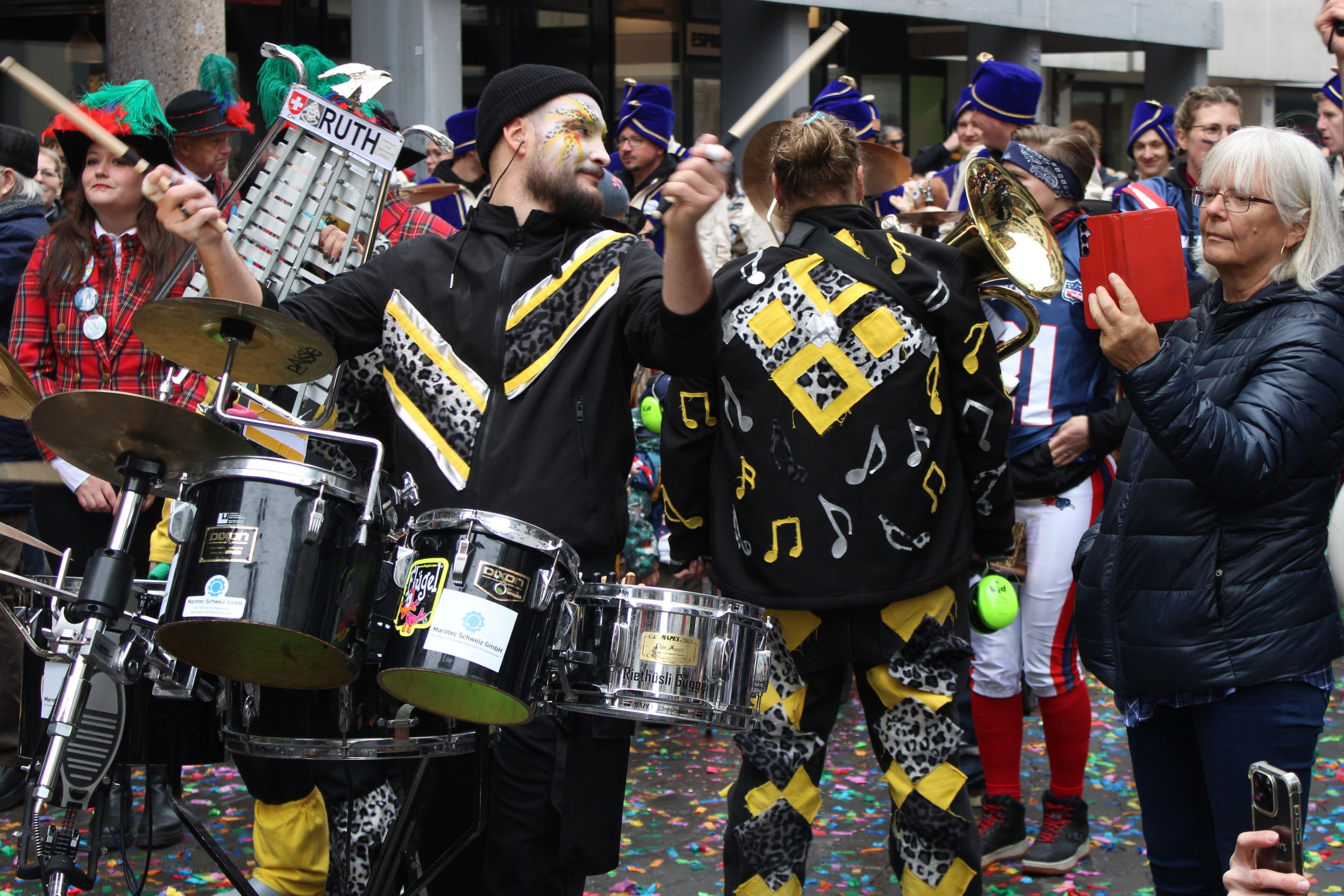 11-11-11-Uhr-11-St-Galler-Stadtfasnacht-lautstark-und-mit-111-Liter-Freibier-er-ffnet