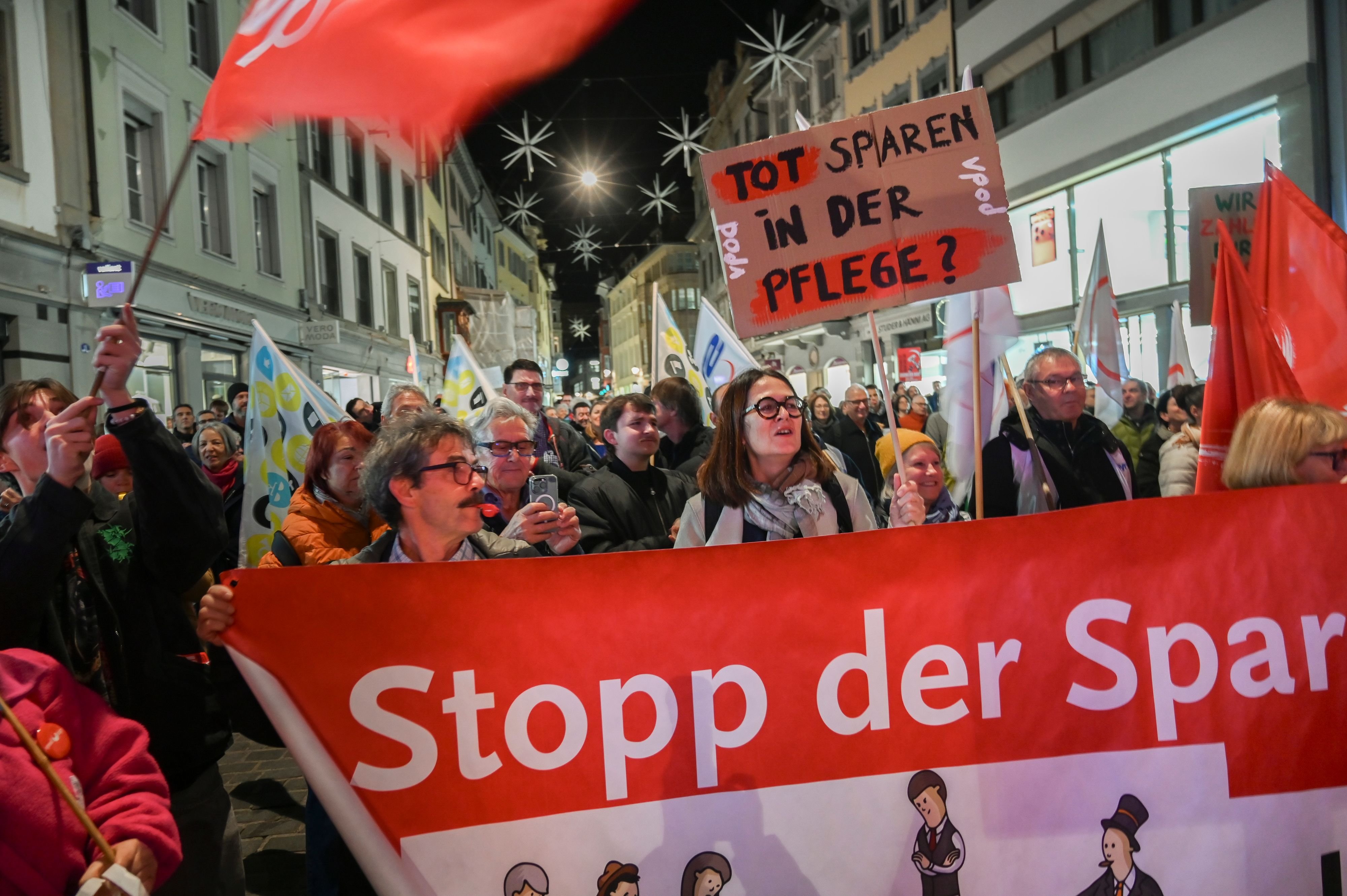 -Es-ist-bittern-tig-dass-der-Kantonsrat-jetzt-zuh-rt-So-verlief-die-Protestkundgebung-in-der-St-Galler-Altstadt-zum-kantonalen-Sparpaket