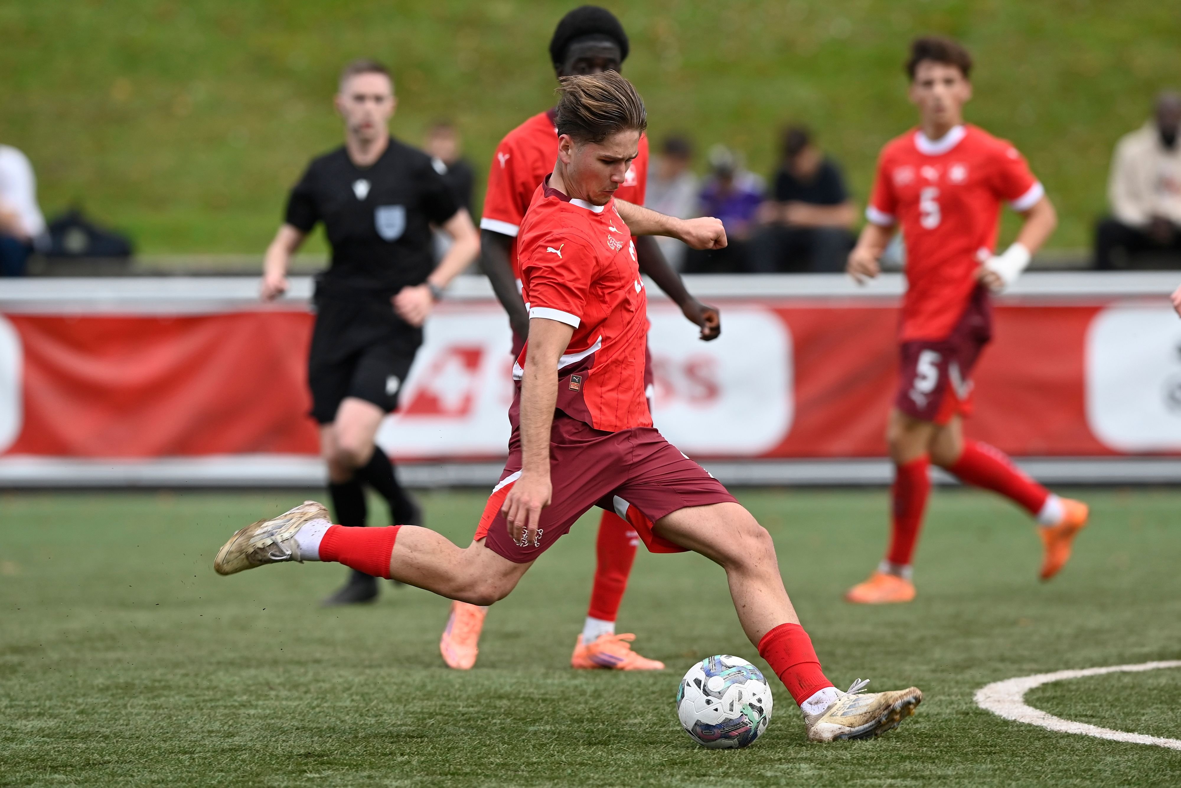 Die-jungen-Schweizer-Fussballer-begeistern-Weshalb-dieses-Stadion-so-beliebt-ist-f-r-Qualifikationsspiele