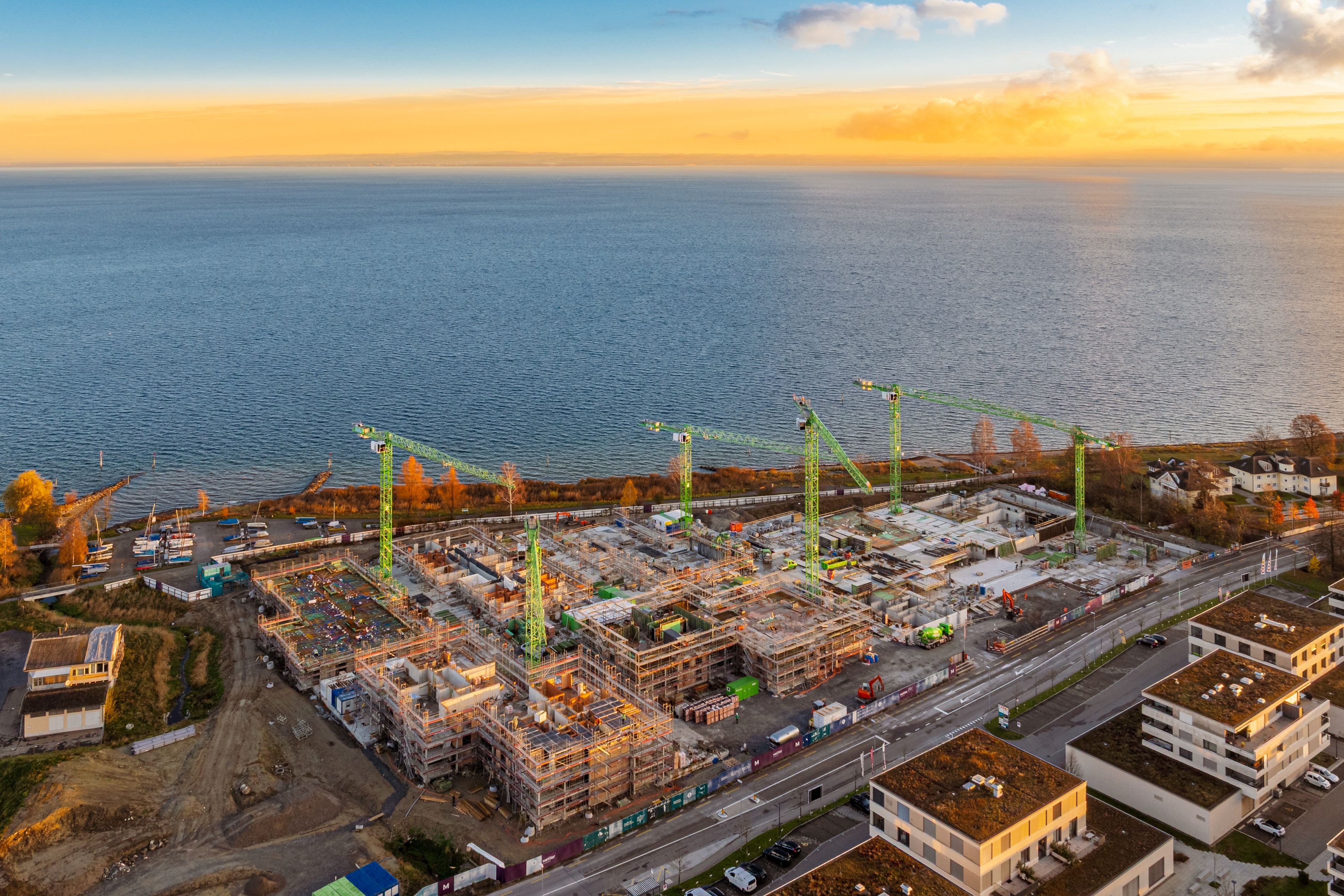 Tausende-Tonnen-Stahl-und-Beton-f-r-das-Zuhause-am-See-So-sieht-es-auf-der-Arriv-e-Baustelle-in-Horn-nach-einem-Jahr-aus