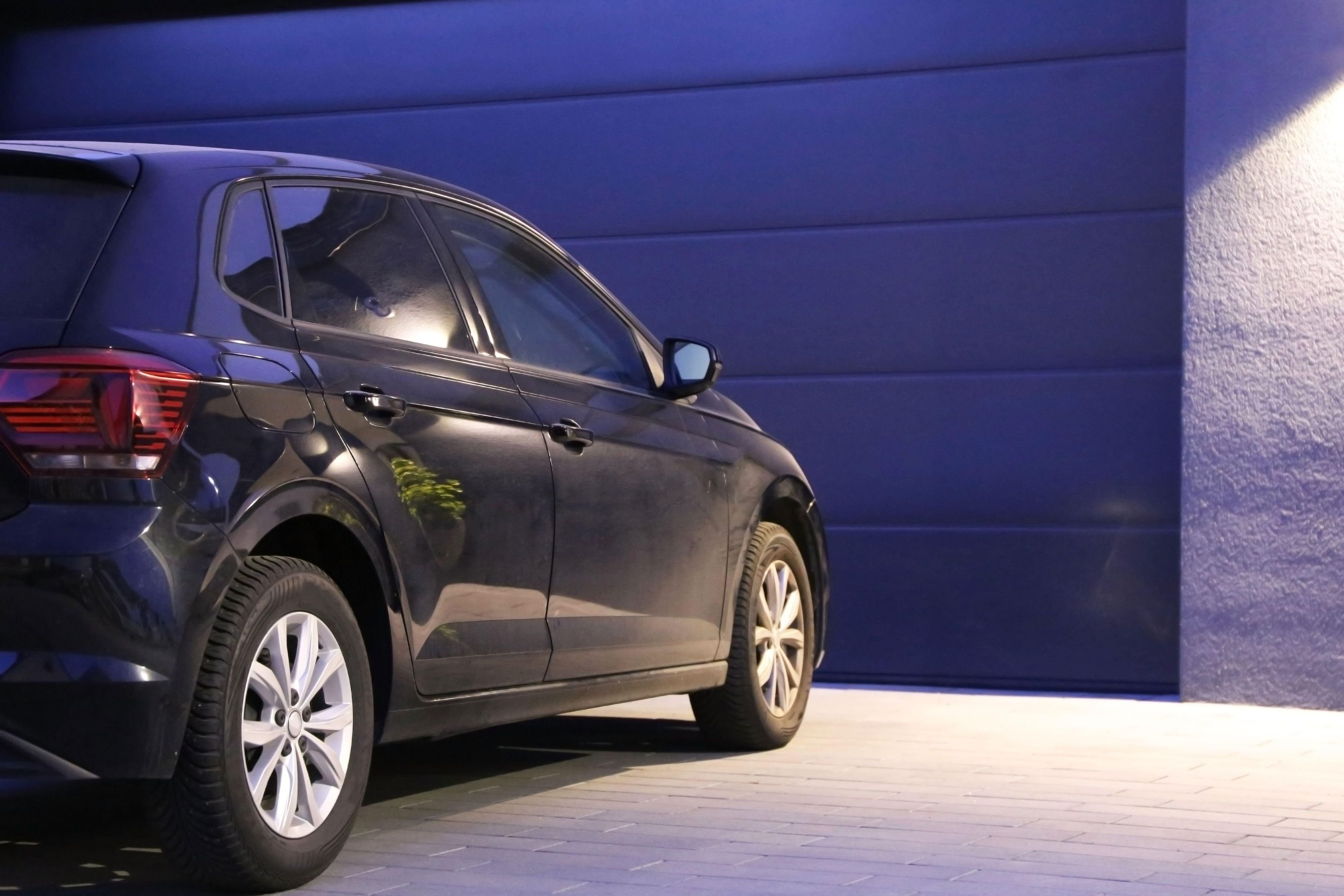 Fast-ein-Femizid-Eifers-chtiger-Mann-berf-hrt-Partnerin-im-Thurgau-durchs-geschlossene-Garagentor