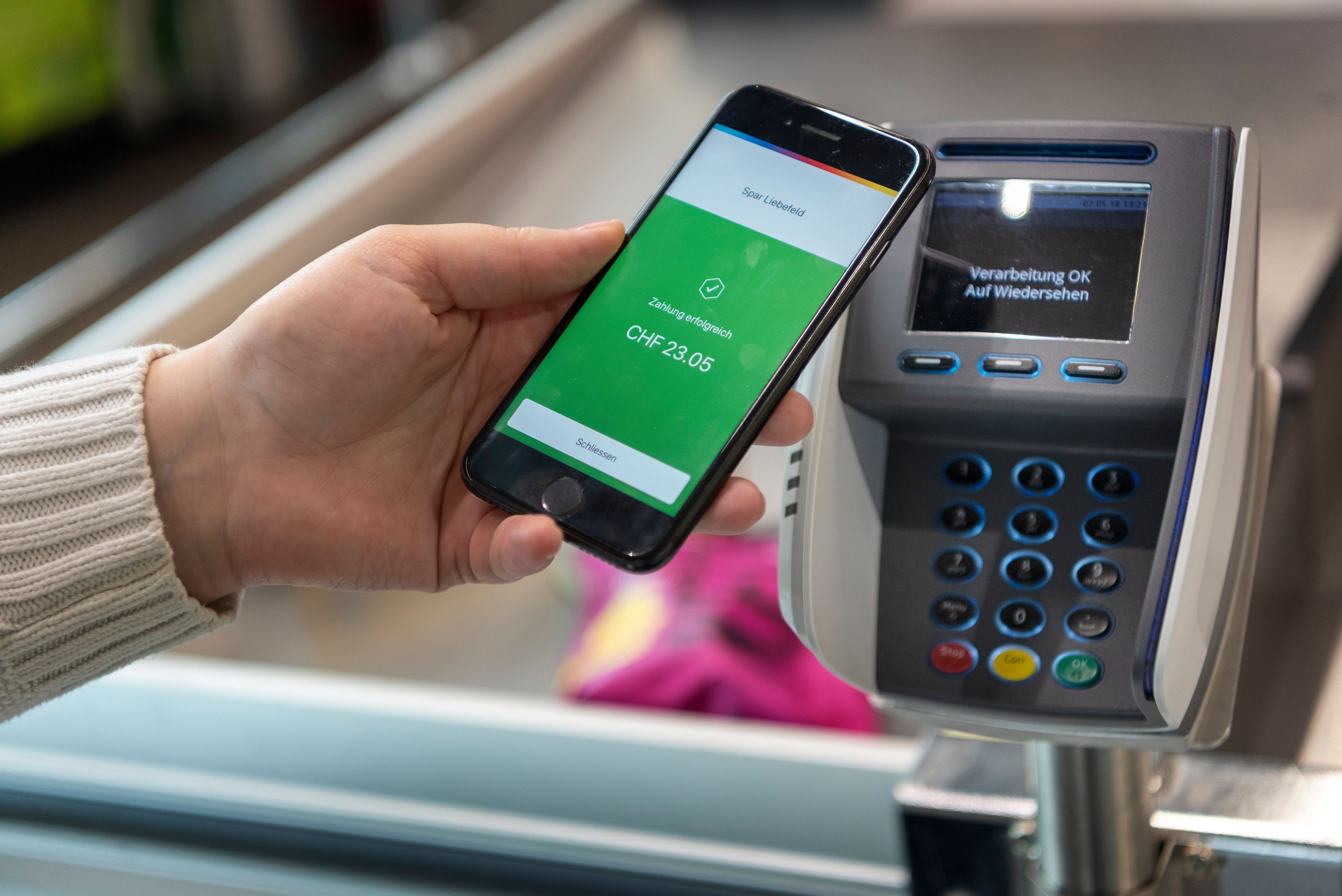 US-Machtgehabe-Apple-bremst-die-Schweizer-beim-Zahlen-mit-Twint-aus-was-steckt-dahinter-