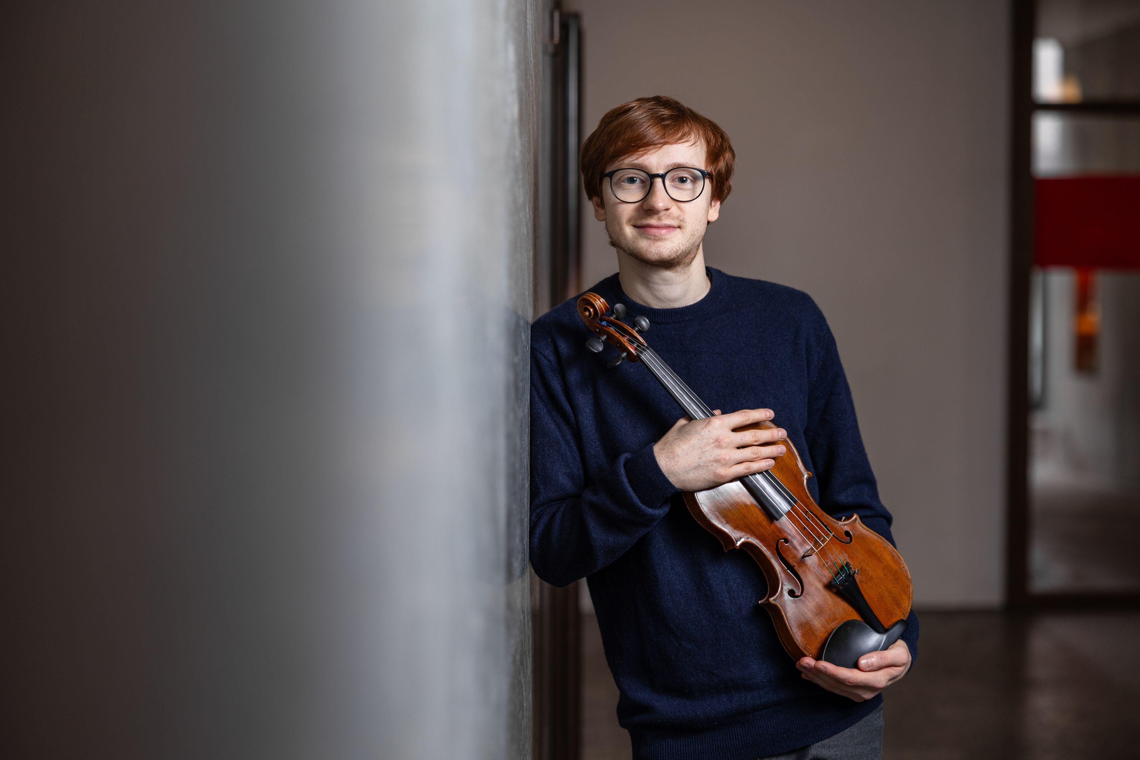 Plattendeb-t-mit-Weitsicht-Der-Geiger-Silvan-Dezini-legt-erste-musikalische-Visitenkarte-vor