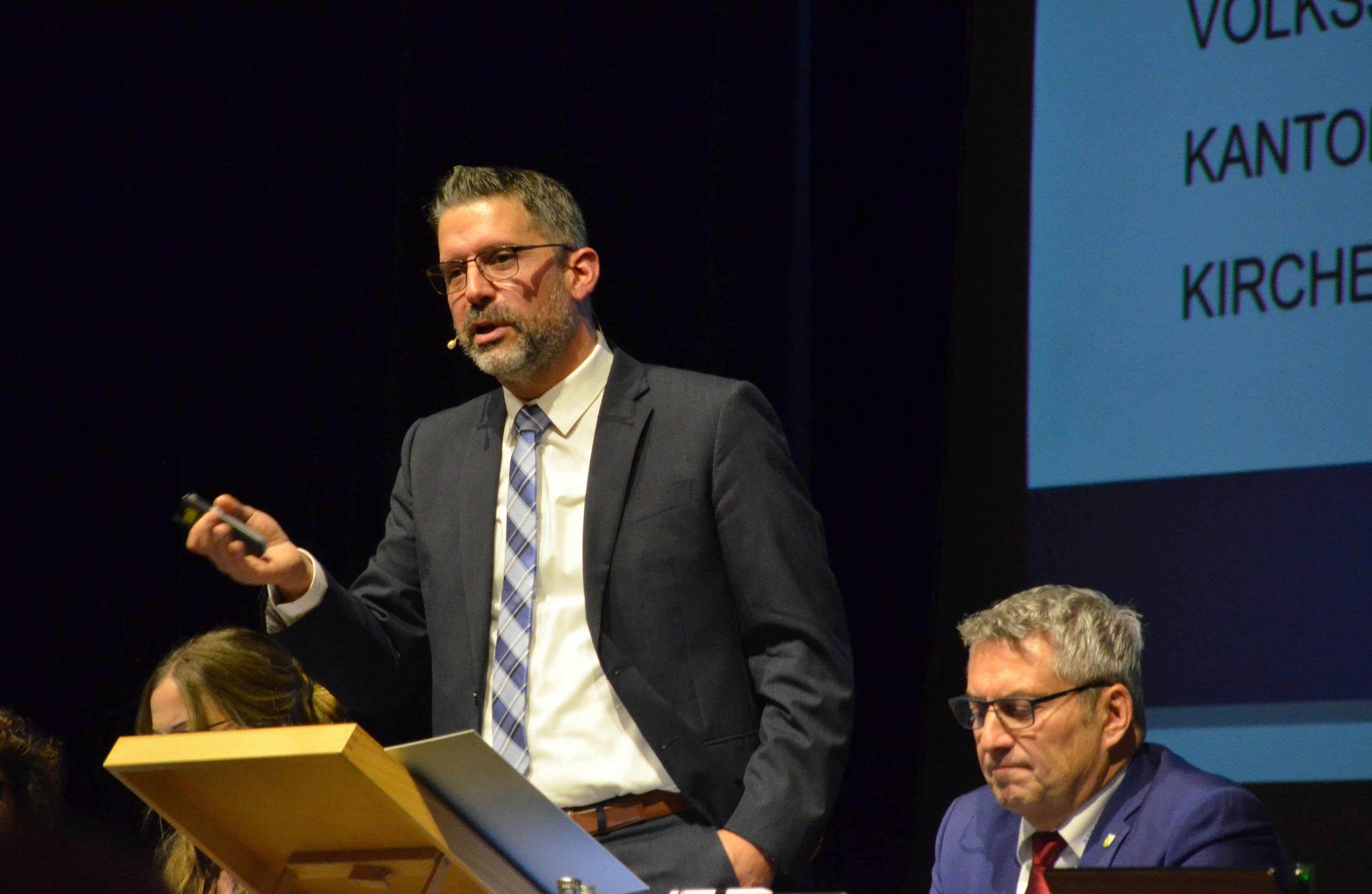 Gemeinderat-und-Ortsparteien-treffen-sich-in-der-Mitte-Wasserpreis-soll-um-50-Prozent-steigen