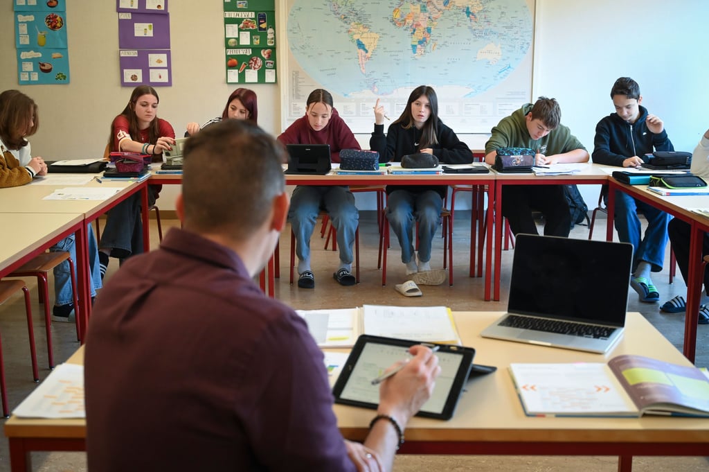 Gemeinsam im Klassenzimmer: Besuch in Pfäfers, wo Sek- und Realschul-Gspänli zusammensitzen – ein Modell mit Vorbildcharakter für den Kanton
