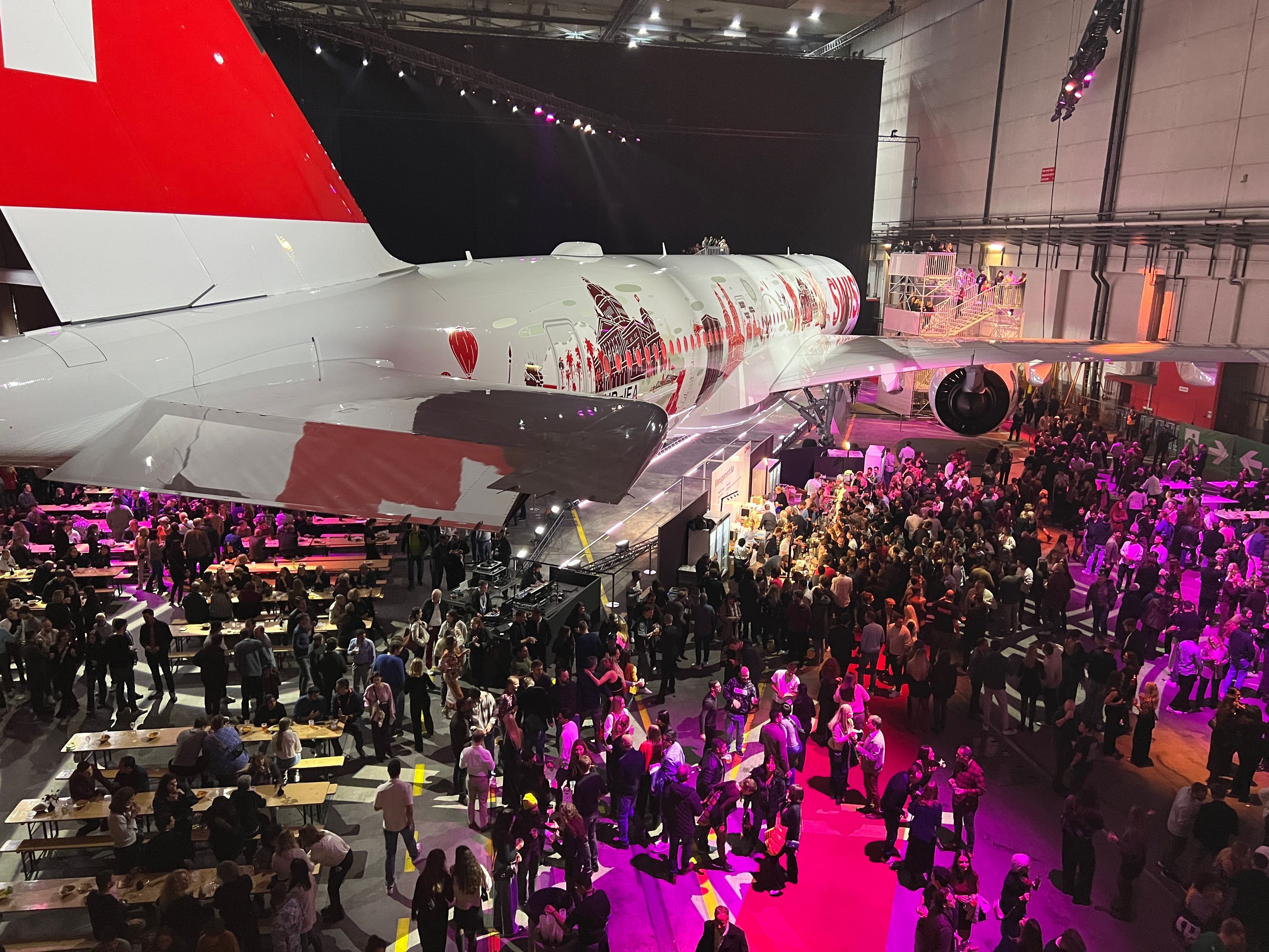 Backstreet-Boys-Bowling-und-Lichtshows-So-feiern-Schweizer-Firmen-Weihnachten-dieses-Jahr-mit-ihrem-Personal