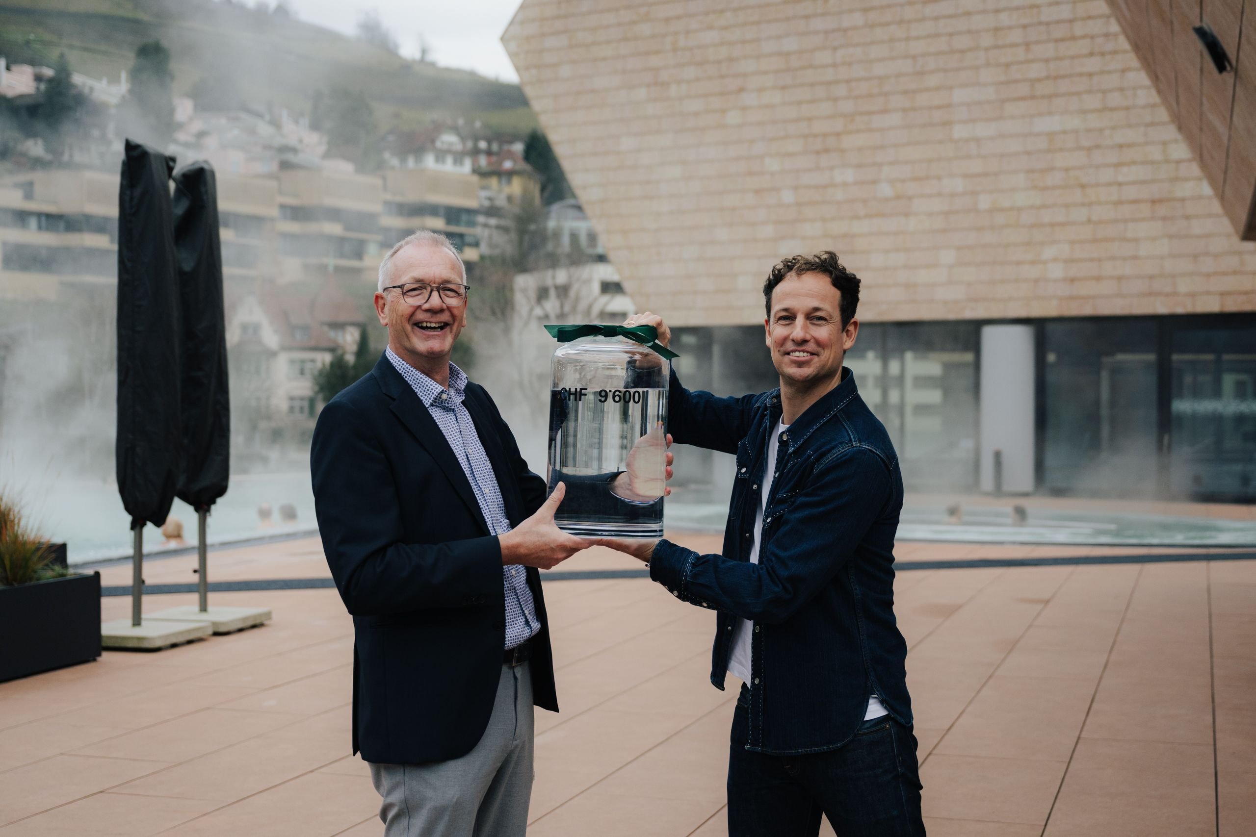 Fast-10-000-Franken-f-r-sauberes-Trinkwasser-Fortyseven-G-ste-spenden-beim-Check-Out