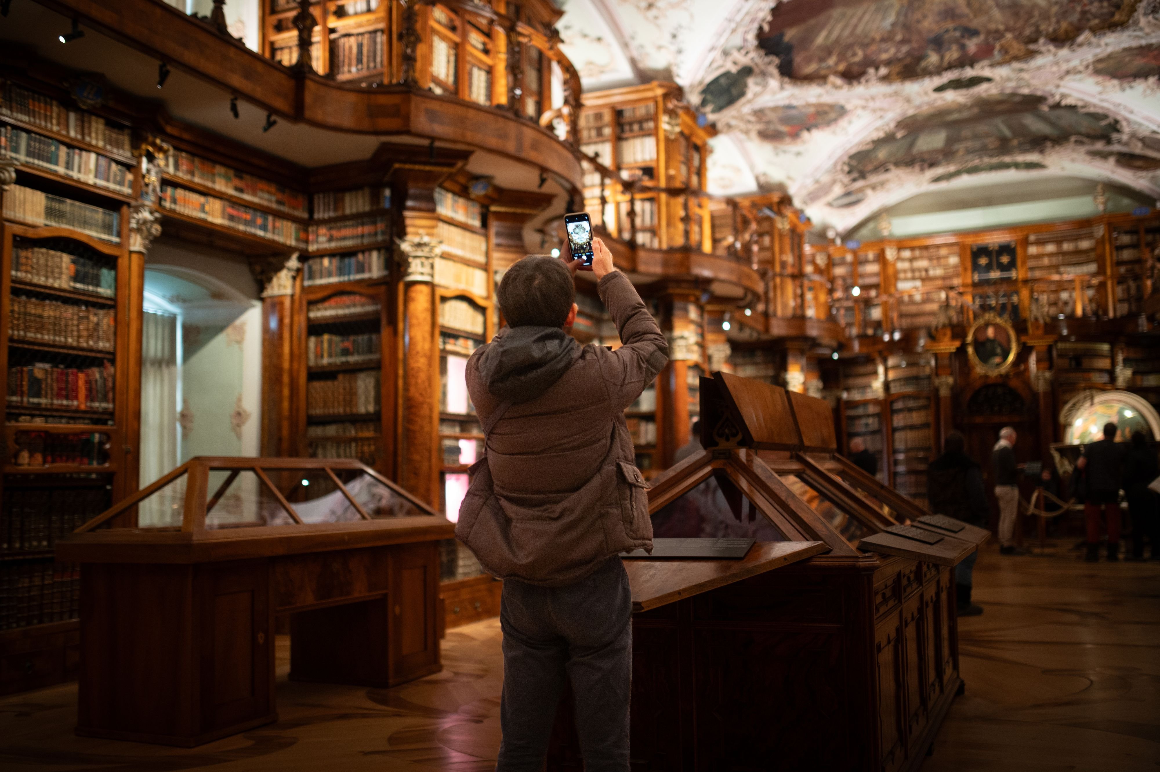 Virale-Tiktok-Videos-wachsender-Tourismus-und-Internationalit-t-St-Galler-Stiftsbezirk-verzeichnet-Rekordjahr-und-muss-nun-Massnahmen-ergreifen