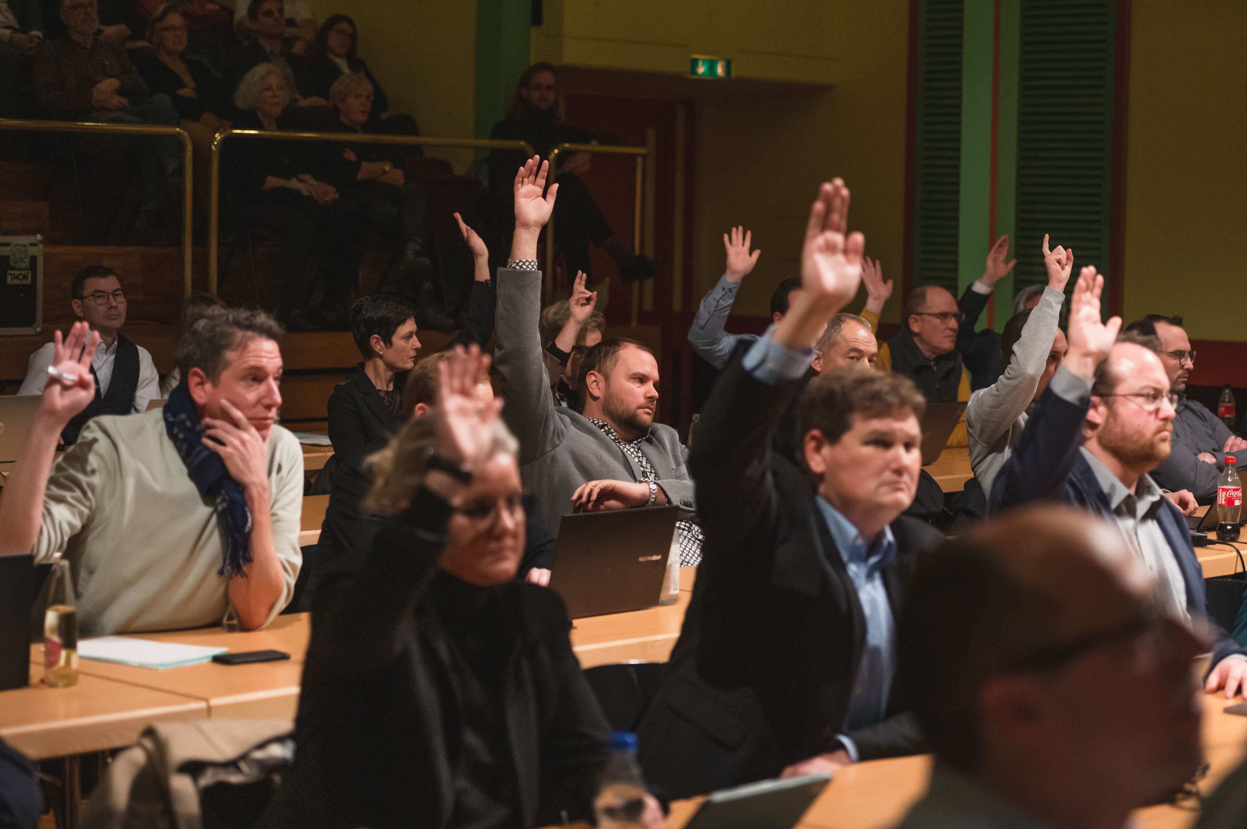 Fragw-rdige-Entscheide-zu-sp-ter-Stunde-Milizparlamente-in-der-Ostschweiz-am-Anschlag