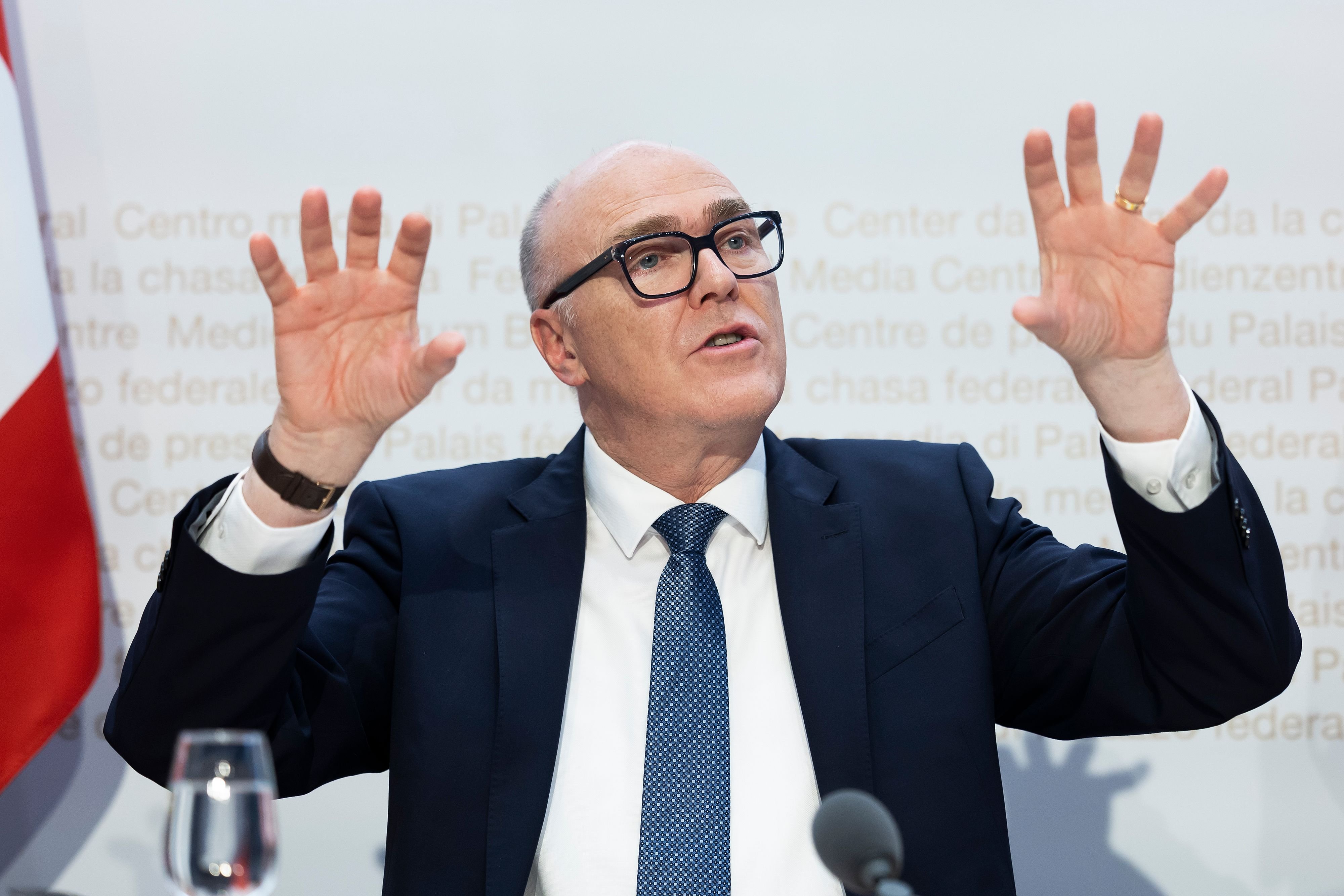 Neue-Sicherheitspolitik-des-Bundesrats-die-geistige-Landesverteidigung-l-sst-gr-ssen