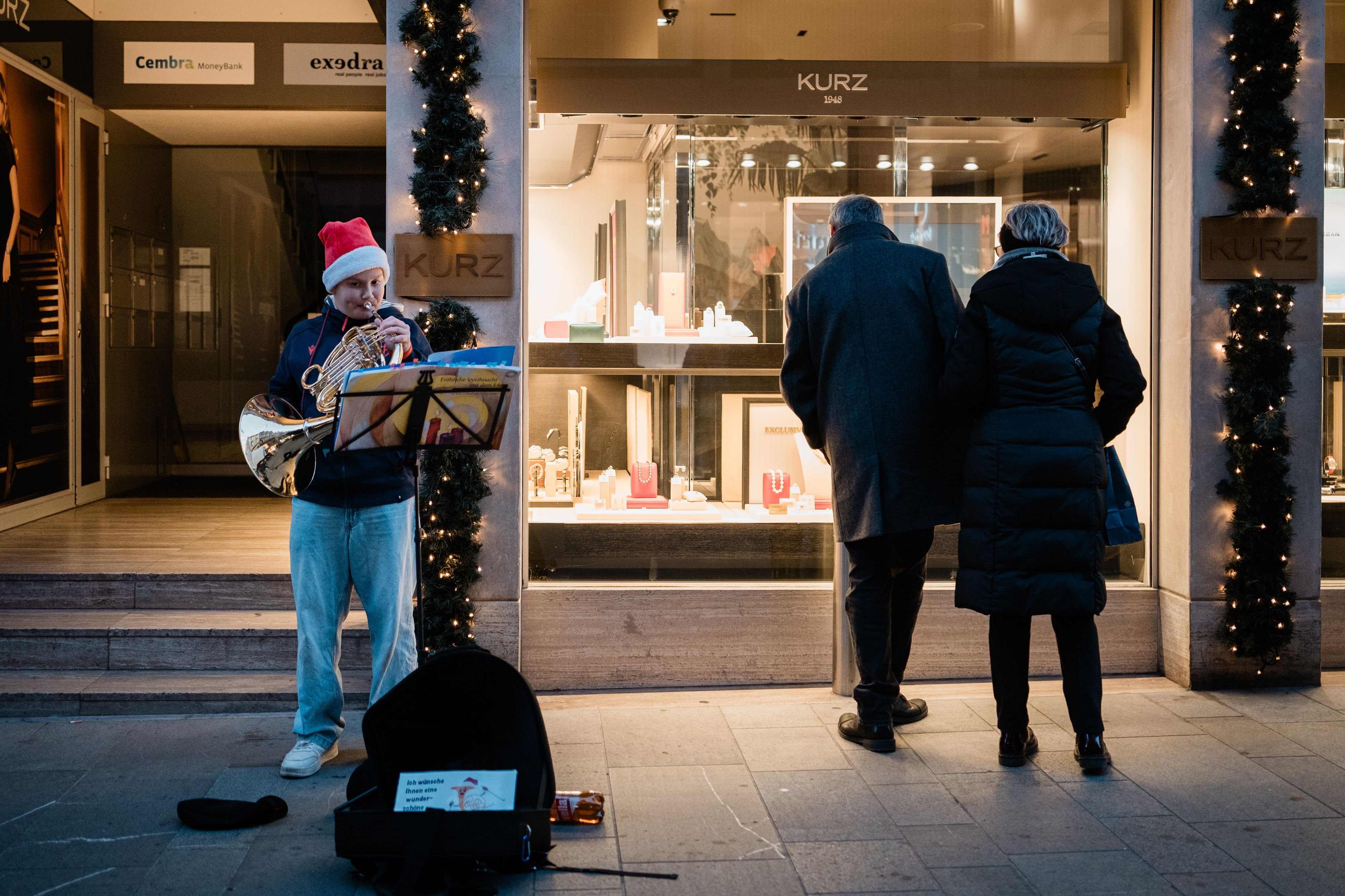Das-Vorweihnachtsgesch-ft-in-Basel-brummt-dieses-Jahr