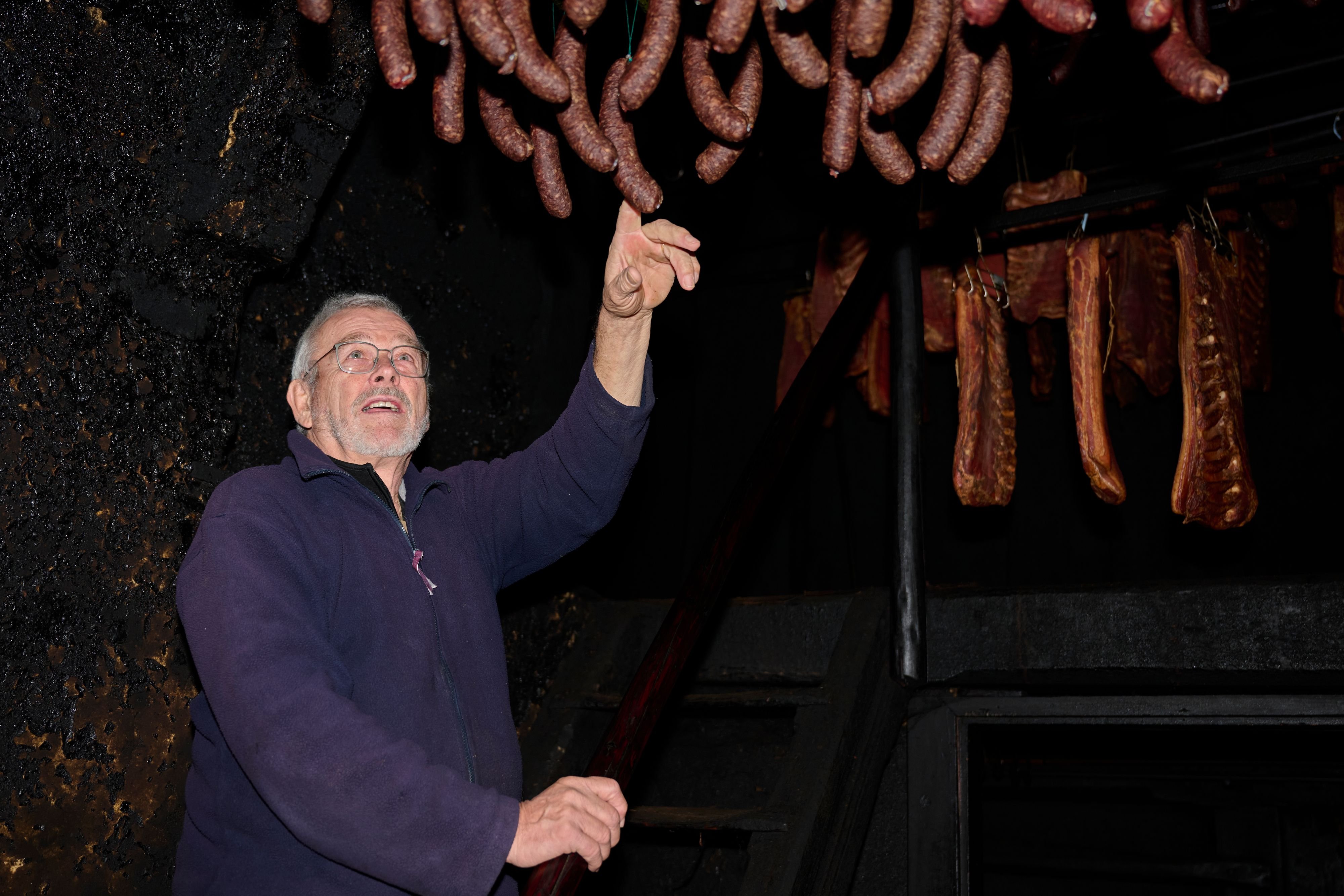 Die-Selzacher-R-ucherei-Wenn-der-Himmel-voller-W-rste-h-ngt