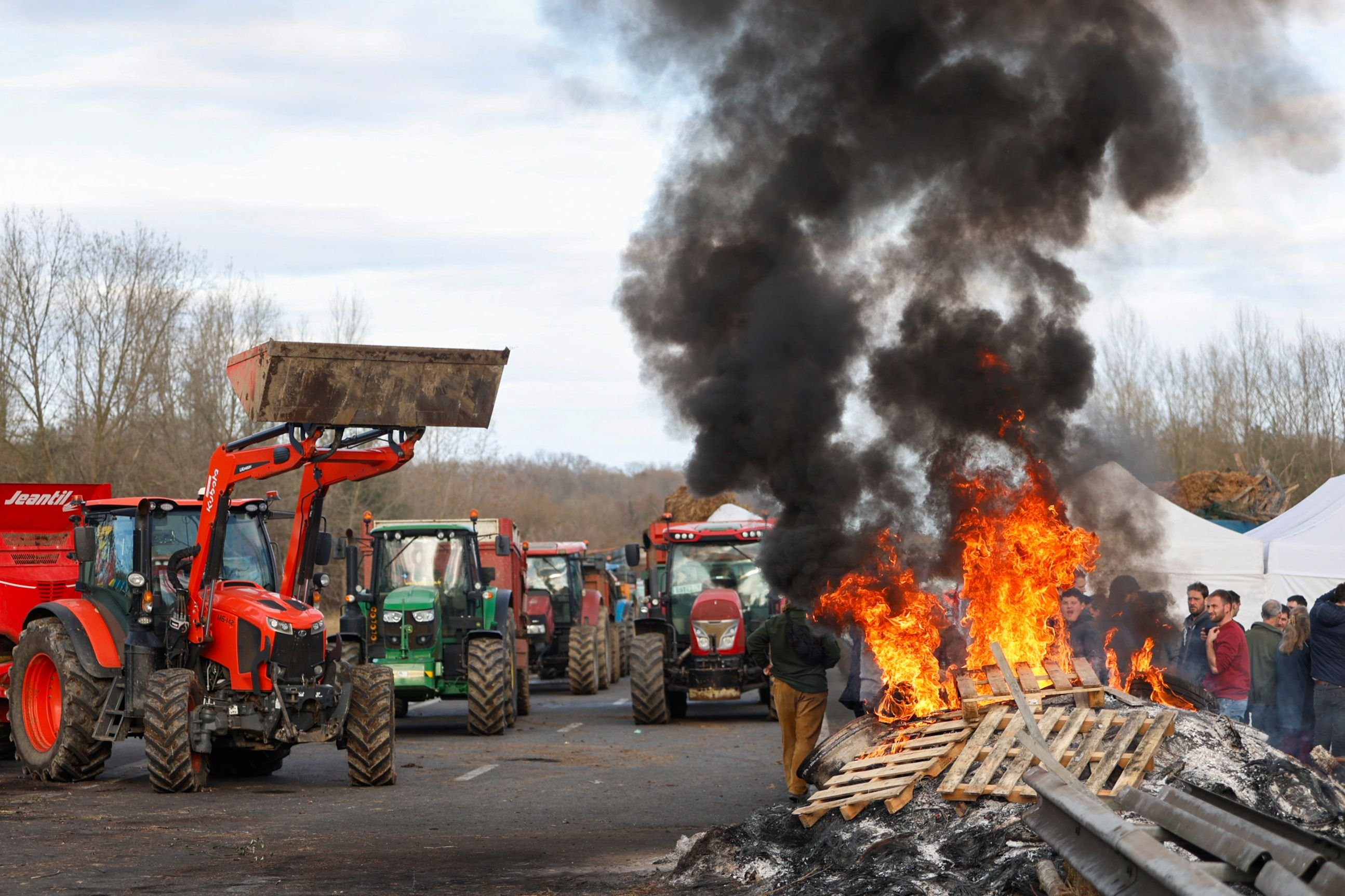Bauernproteste-in-Frankreich-nach-Ausbruch-von-Rinderkrankheit