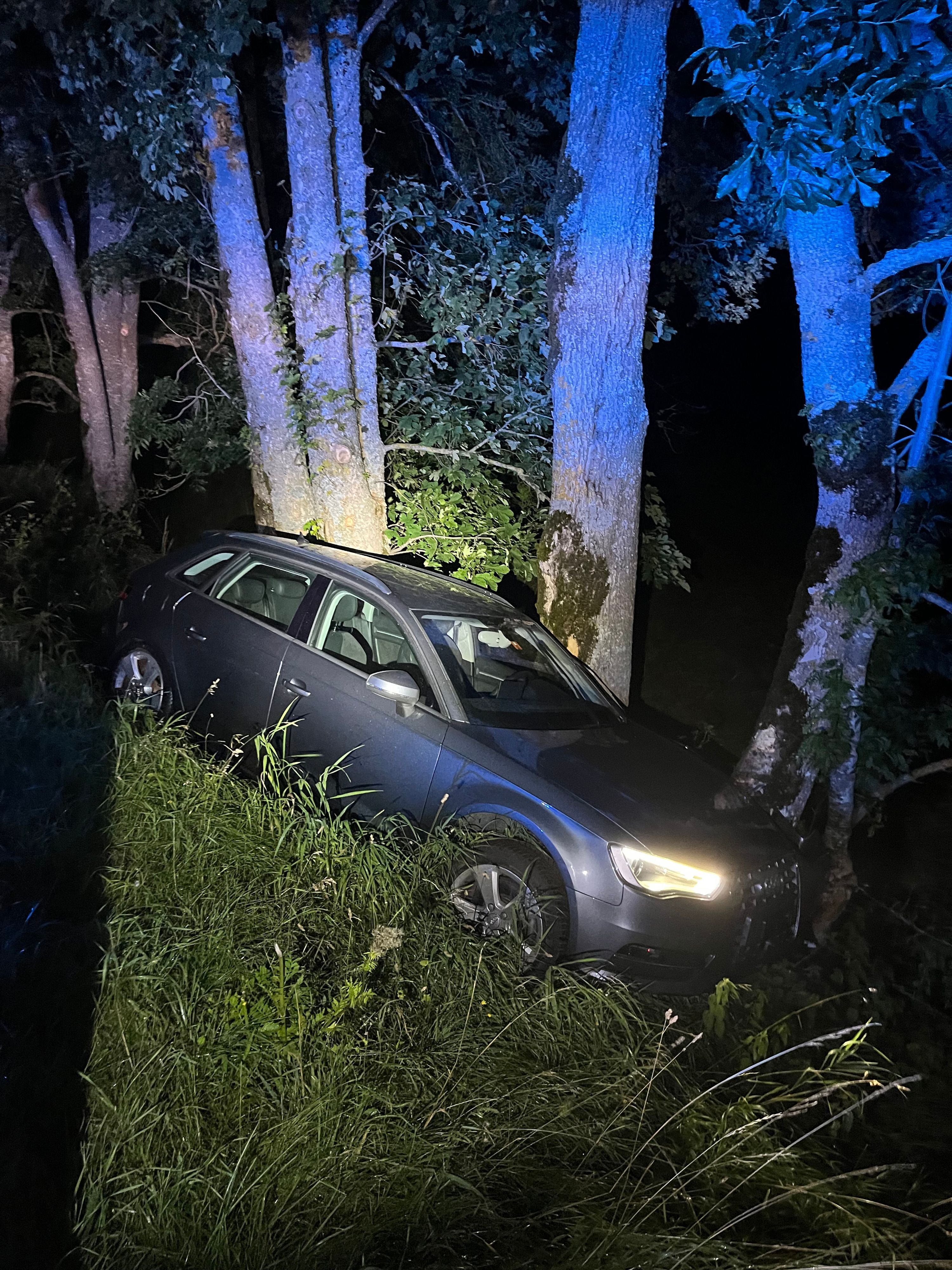 die-hinterm-nner-steuern-den-diebstahl-von-luxusautos-vom-gef-ngnis-aus-polizei-zerschl-gt-franzosen-netzwerk