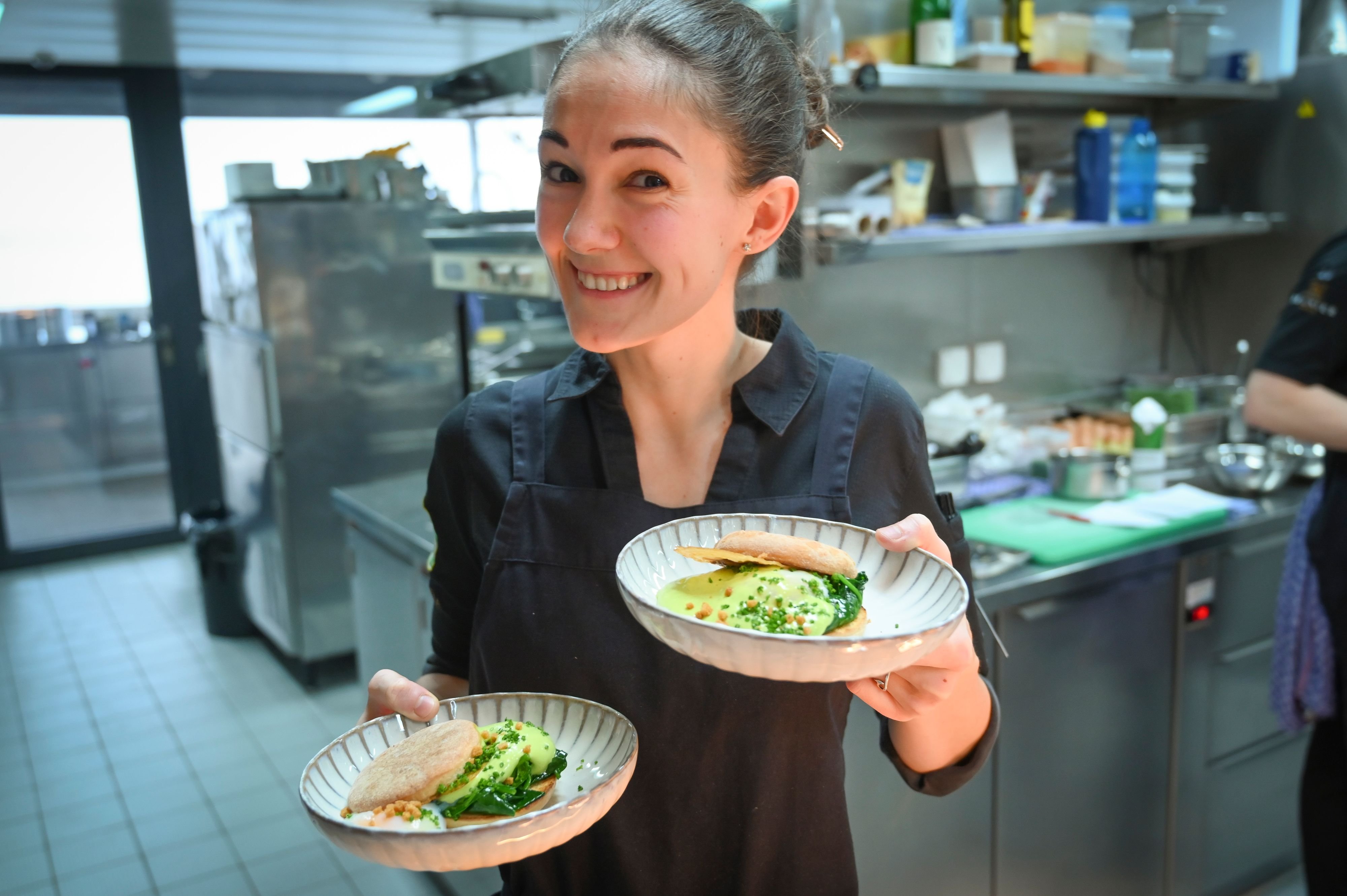 Vorweihnachtsbrunch-bei-Moni-Huber-der-Gault-Millau-Entdeckung-des-Jahres-in-Bottighofen-Wenn-selbst-das-R-hrei-den-Gaumen-berrascht