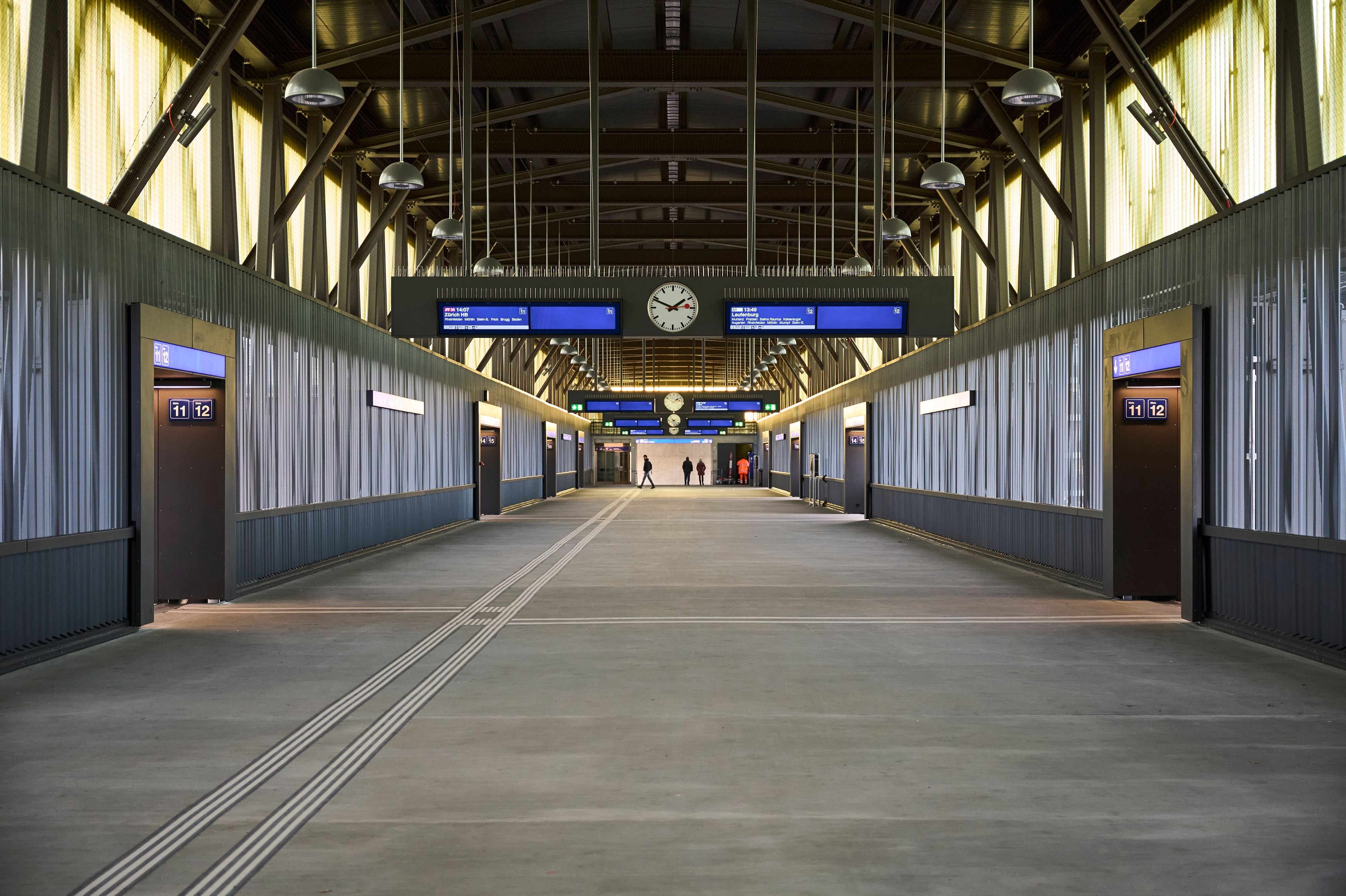 Eine-Fehlplanung-aus-dem-Lehrbuch-Eine-Passarelle-die-niemandem-nutzt