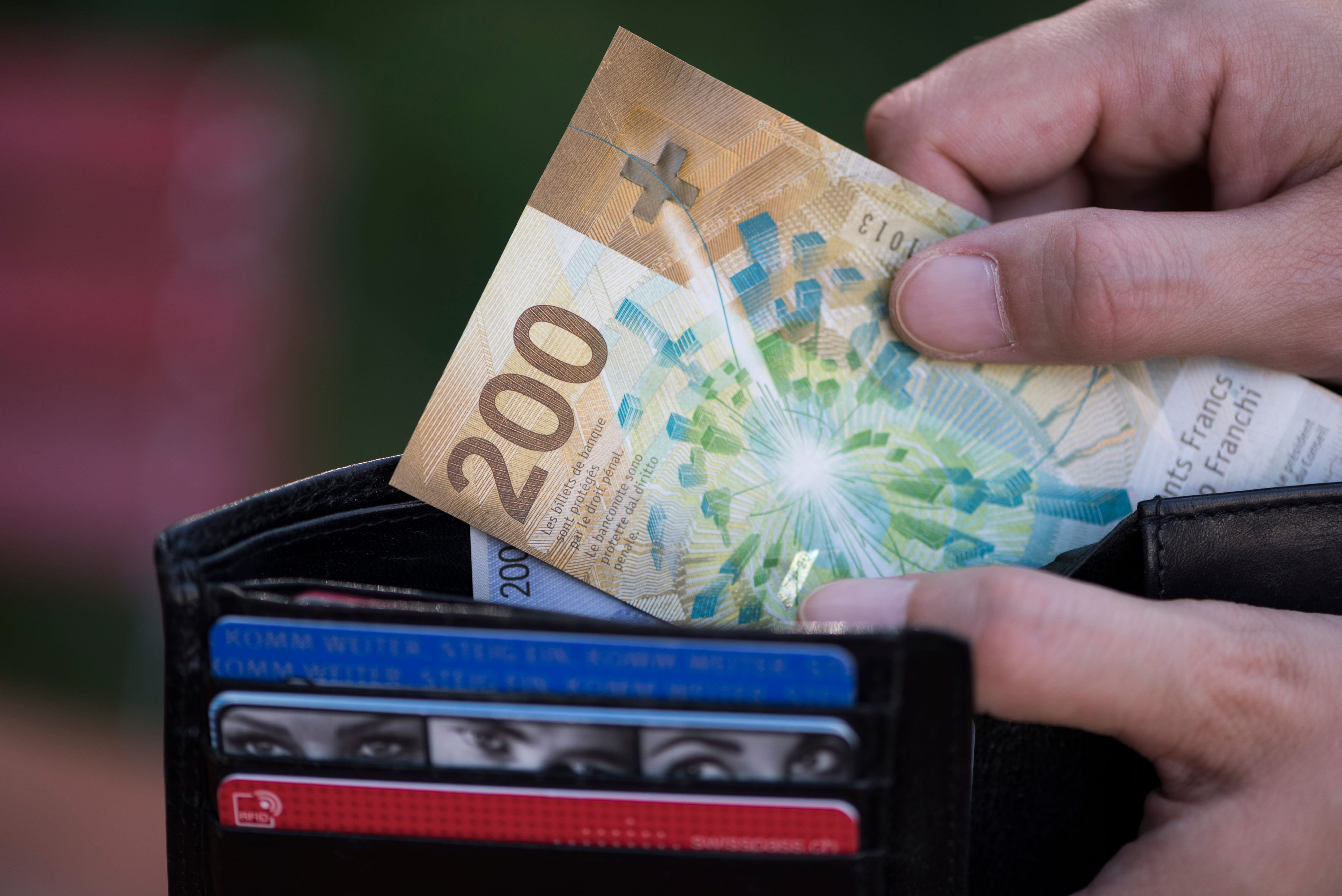 Reh-get-tet-Polizist-angegriffen-und-Bezahlung-f-r-Sex-zur-ckgestohlen-Toggenburger-IV-Rentner-kommt-mit-Geldstrafe-davon