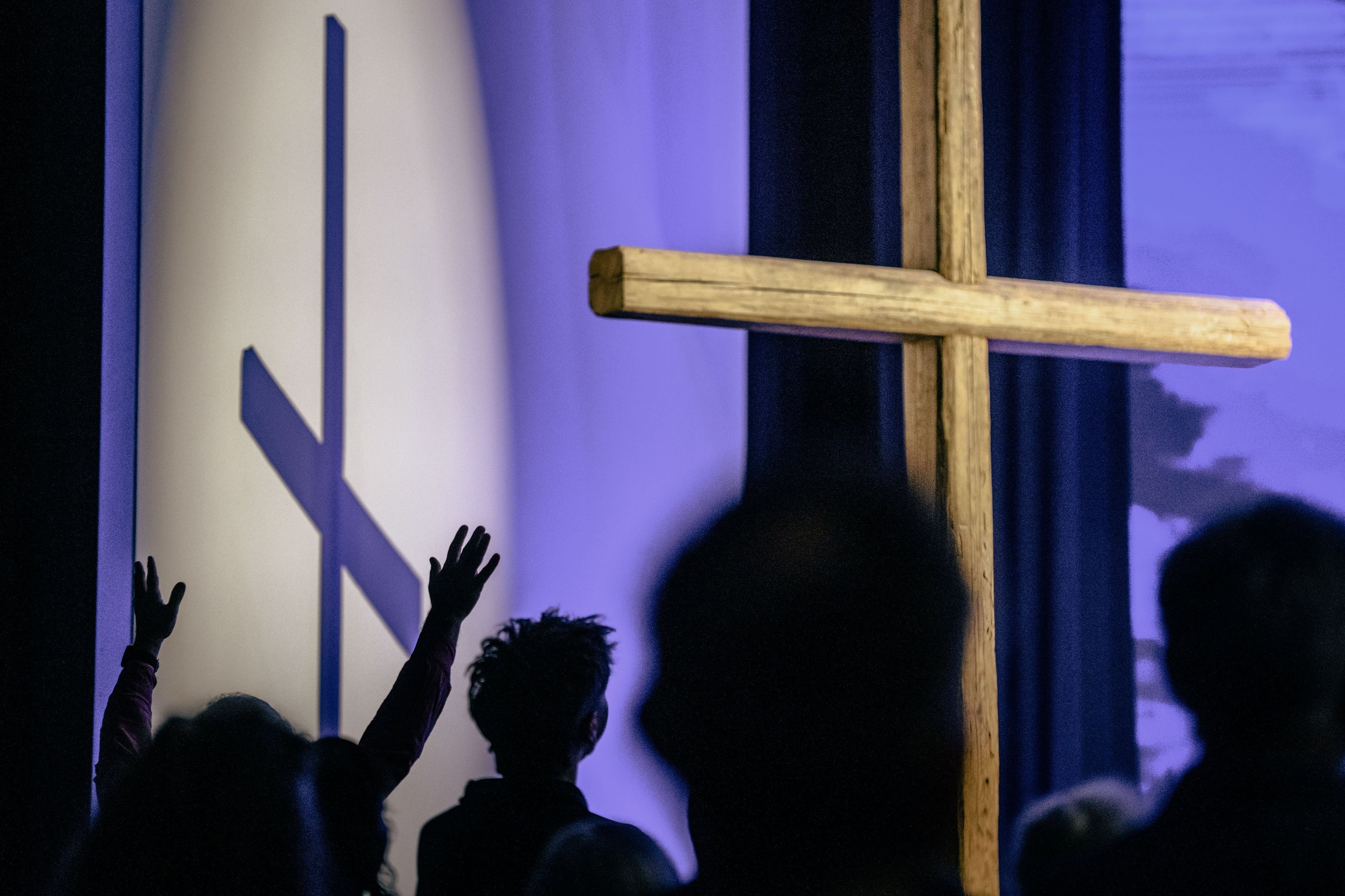 Party-Pop-und-Jesus-Freikirchen-Hype-bei-Jungen-in-der-Ostschweiz-das-steckt-dahinter