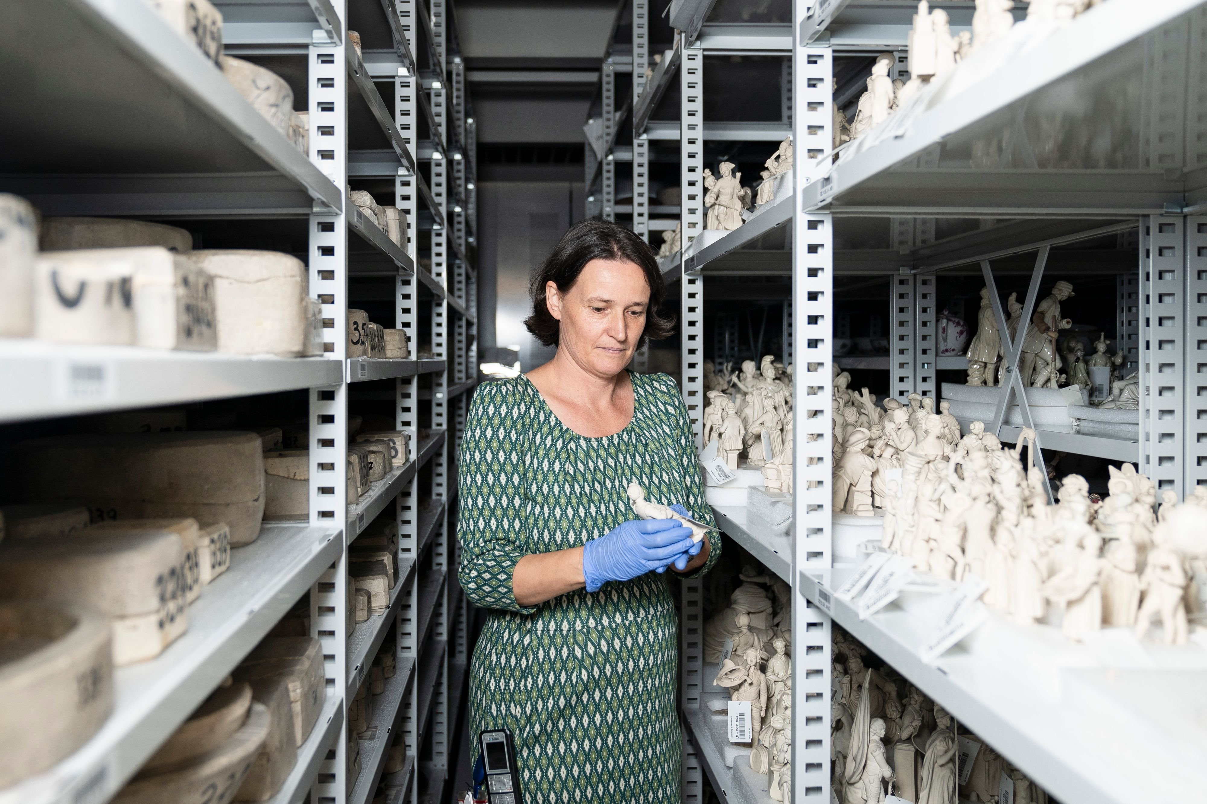 Diese-Aargauerin-k-mmert-sich-um-historische-Sch-tze