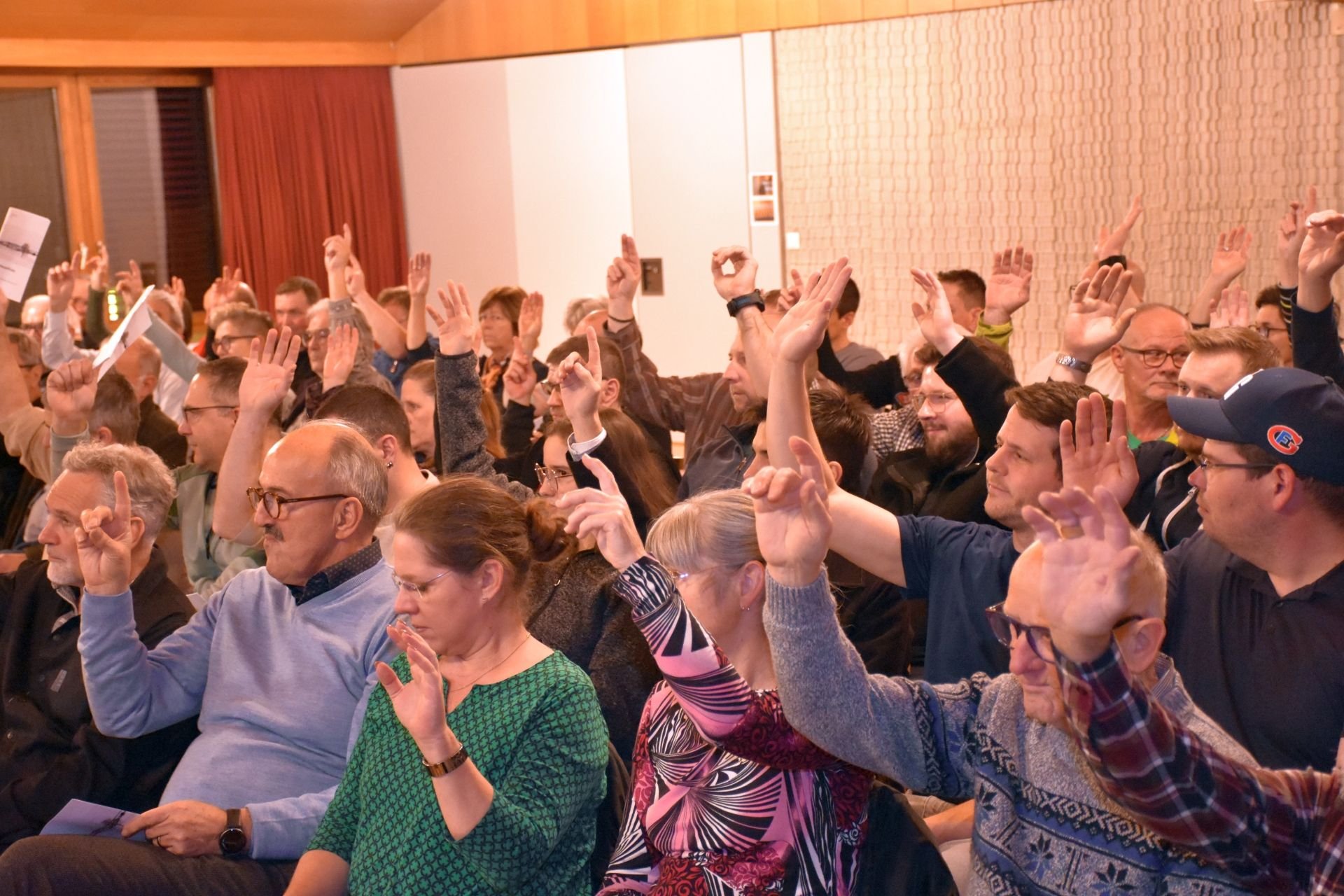 Stromnachforderung-wird-zum-Rechtsfall-Knall-an-der-Gemeindeversammlung-Schlatt-Bedaure-diese-Situation-ausserordentlich-