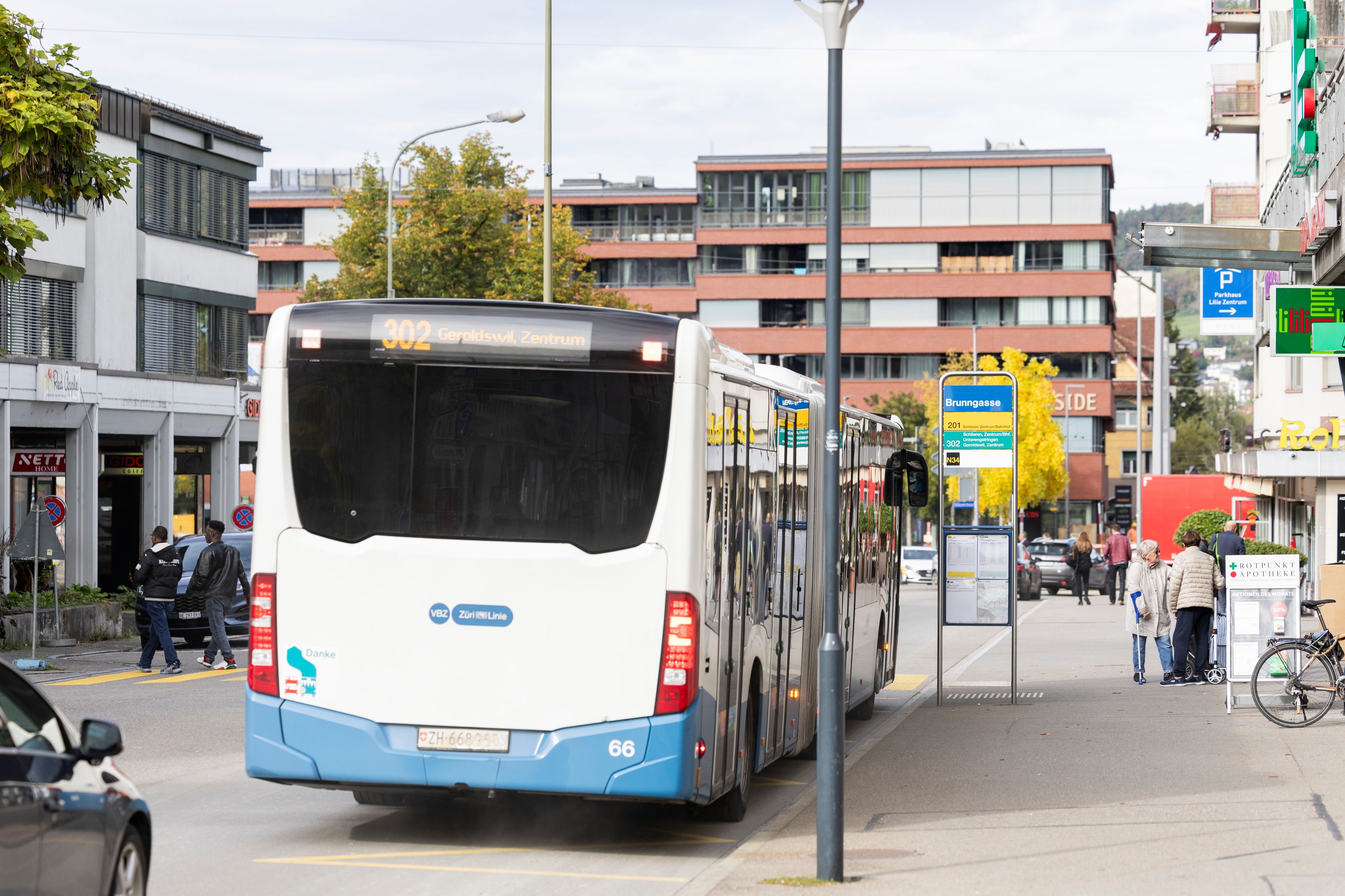 Zu-kurze-Busse-w-hrend-Schulstosszeiten-Stadtrat-tappte-im-Dunkeln